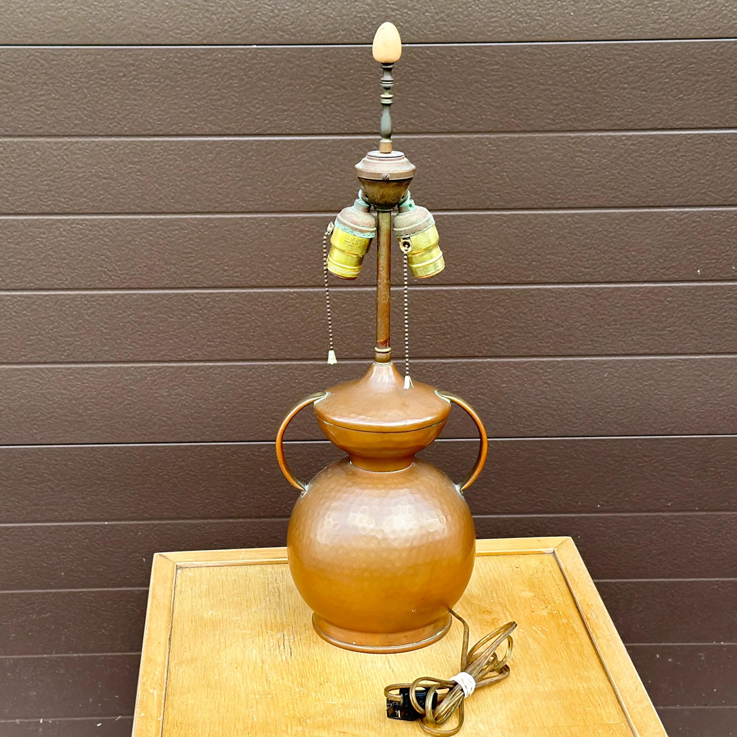 Antique Hammered Copper Urn Double Socket Table Lamp For Sale 3