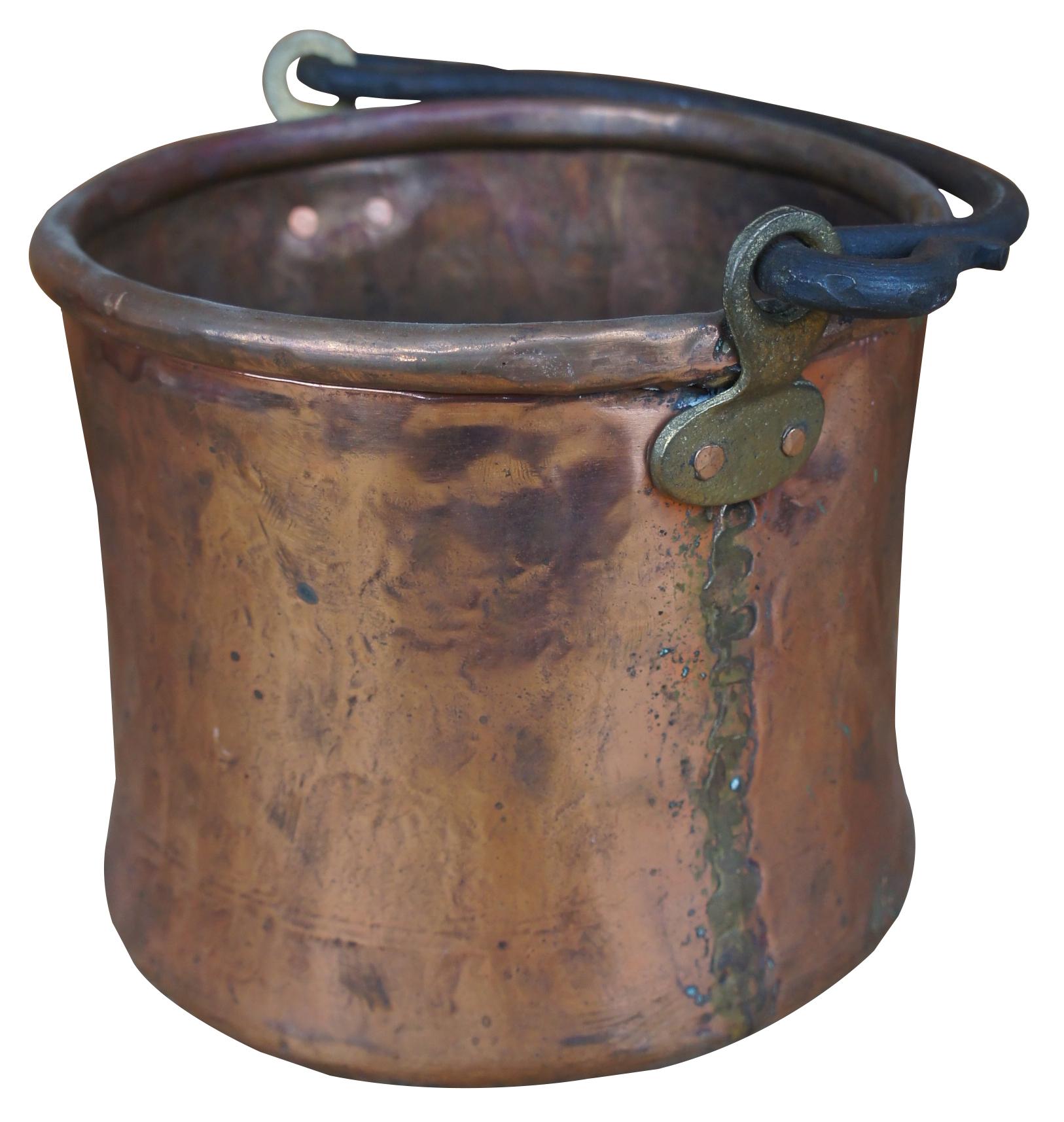 Antique hammered and dovetailed copper pot with forged iron handle and fixed bail. Measure :10