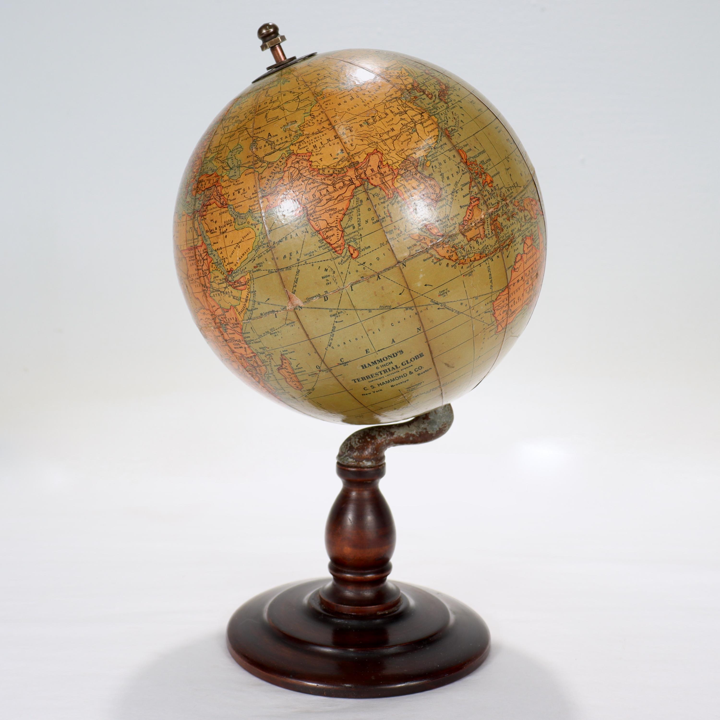 Art déco Globe terrestre ancien de 15,24 cm sur pied de Hammond en vente