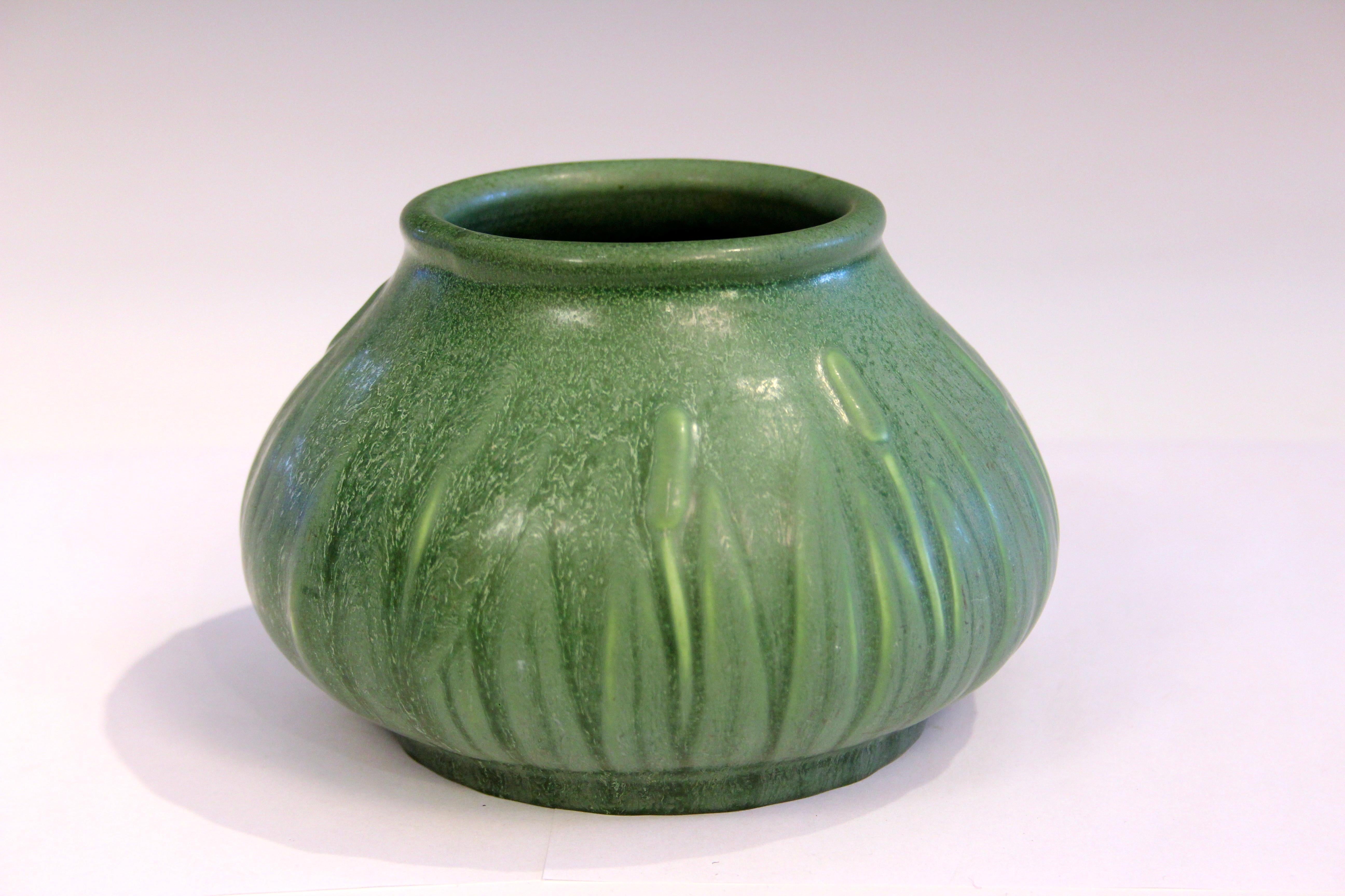 Antique Arts & Crafts Hampshire pottery matt green cattail vase, circa 1910. Measures: 4