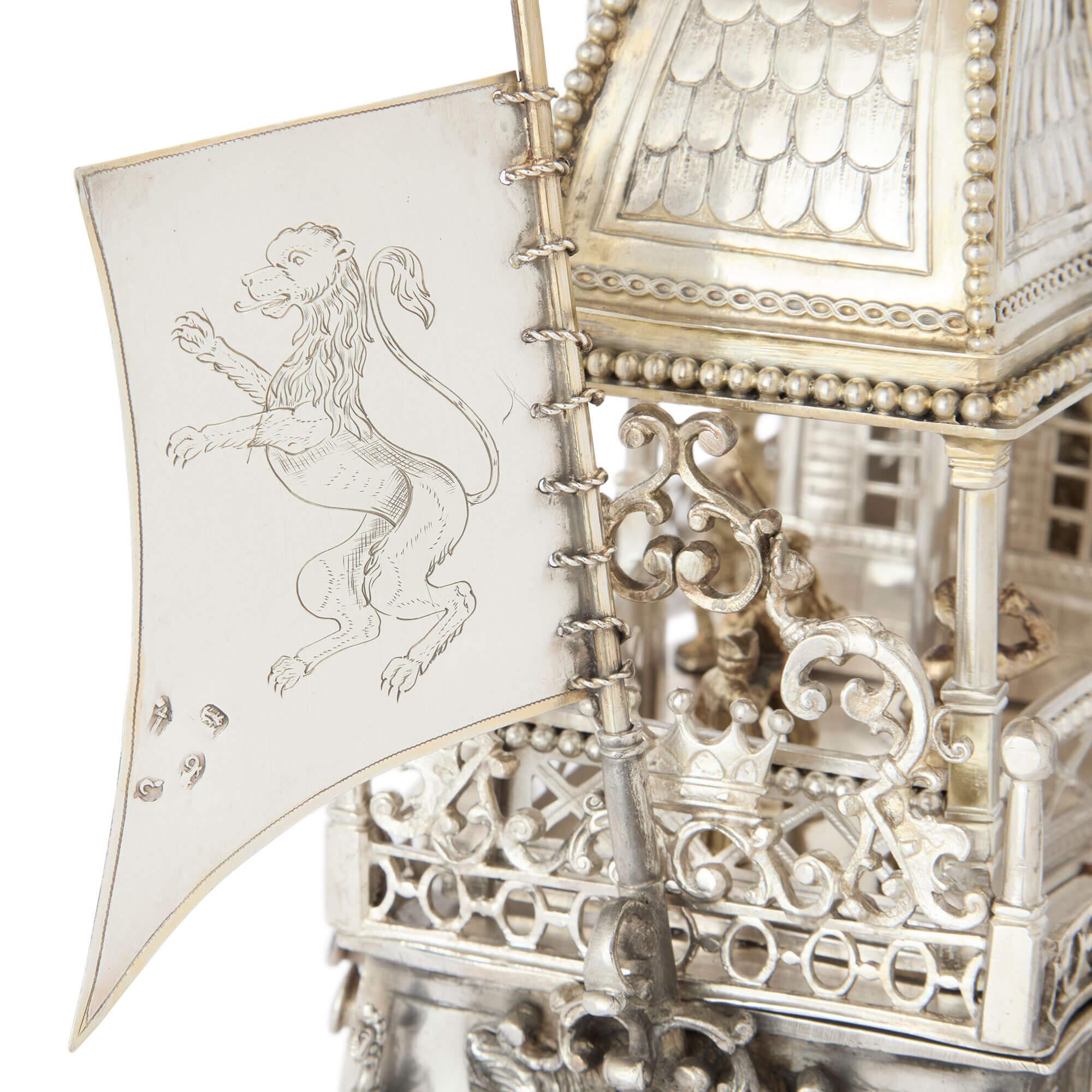 20ième siècle Nef ancienne en argent et en vermeil de Hanau en vente