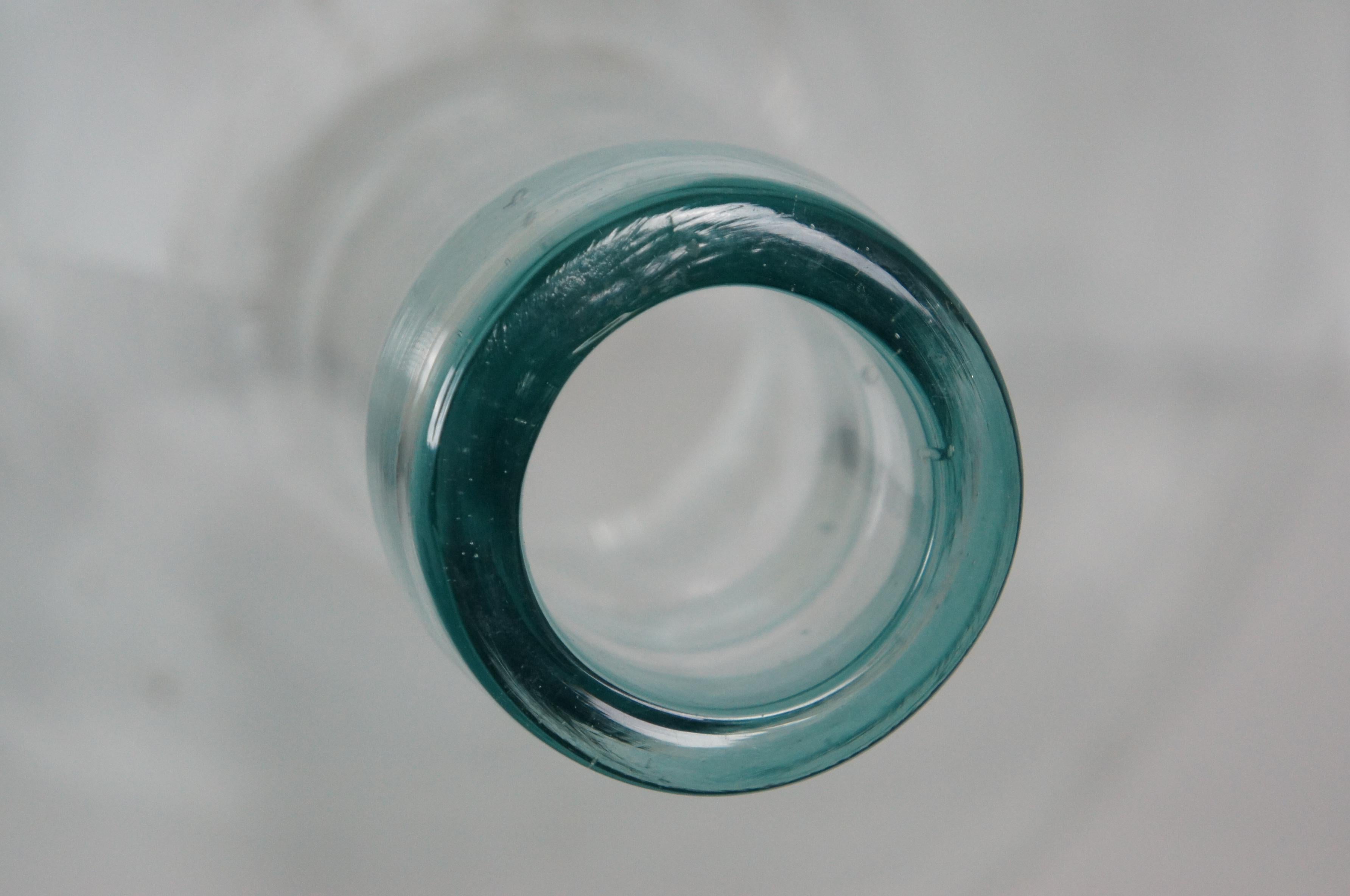 Ancienne carafe à bouteille de vin Bonbonne en verre transparent soufflé à la main en forme de demi-johne en vente 3