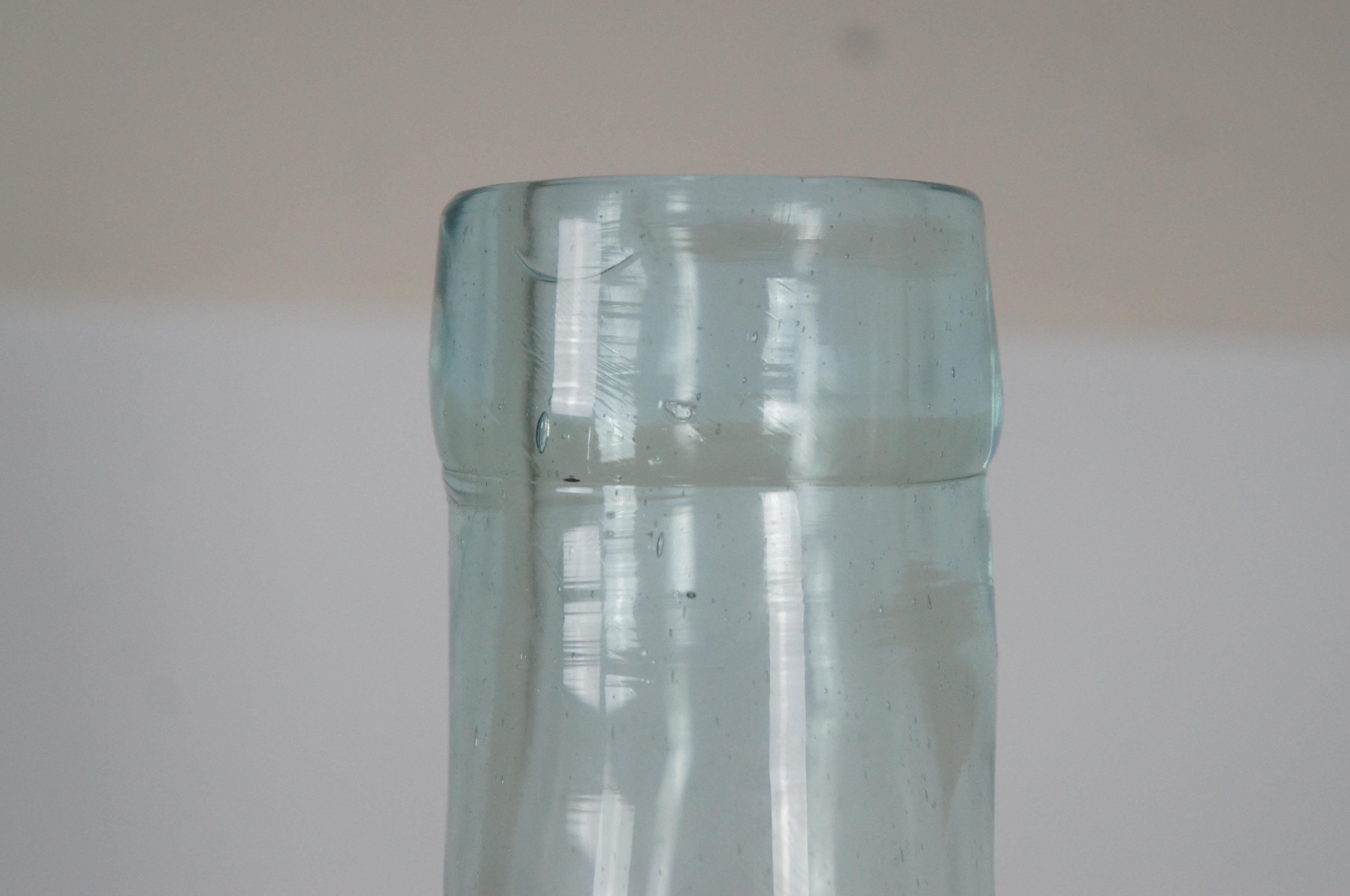 XIXe siècle Ancienne carafe à bouteille de vin Bonbonne en verre transparent soufflé à la main en forme de demi-johne en vente