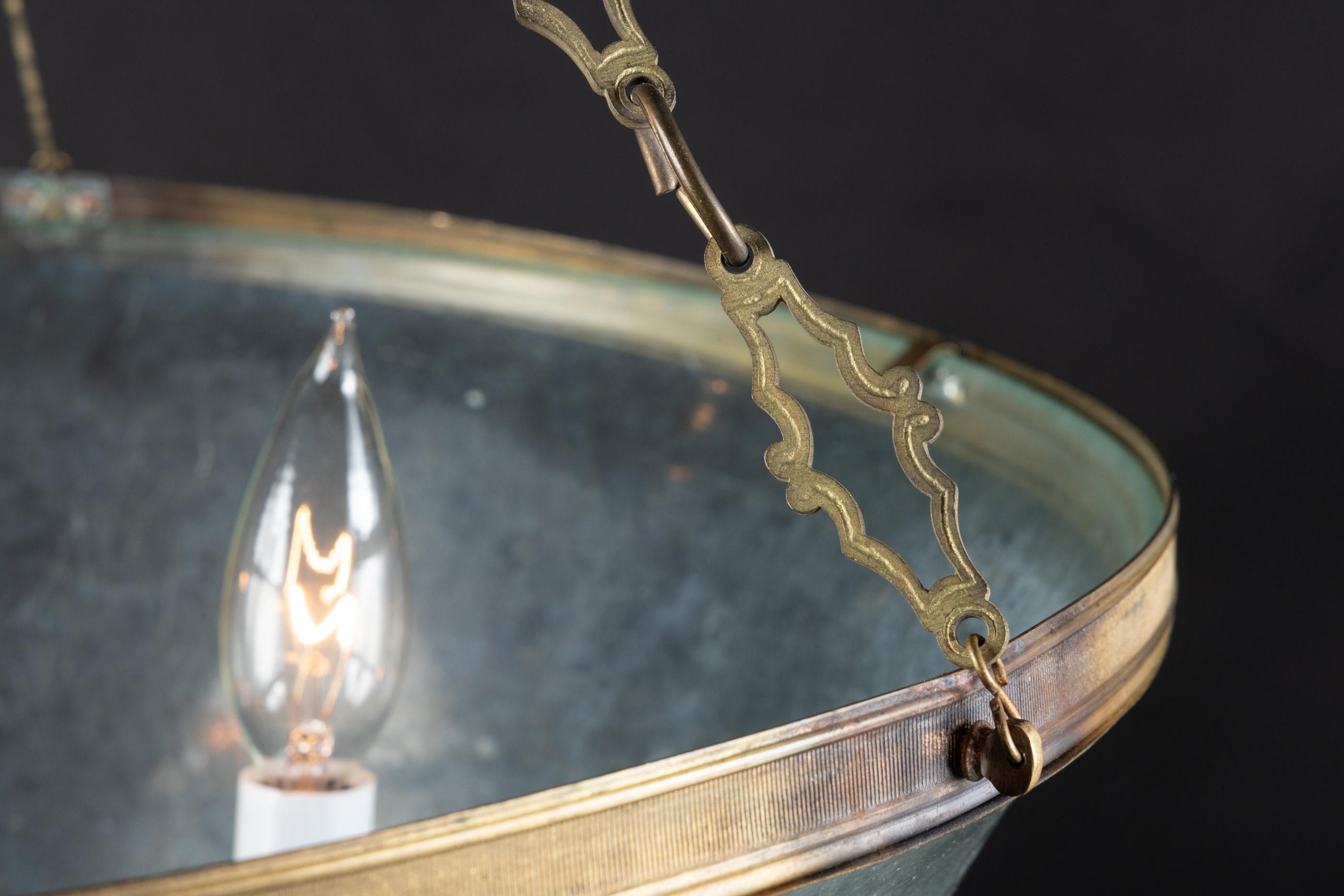 Laiton Ancienne lanterne globe melon en verre soufflé à la main en vente