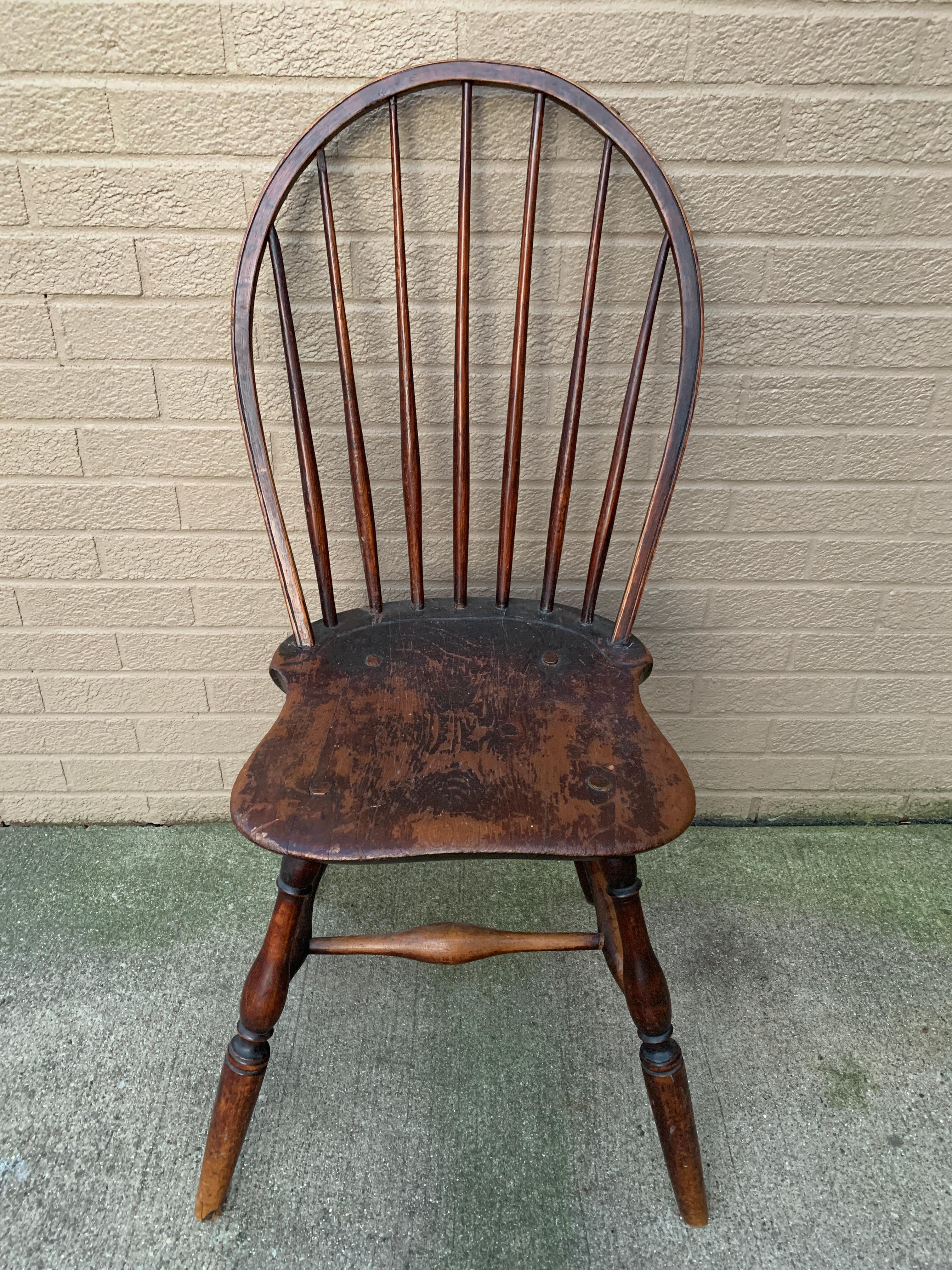 Américain Ancienne chaise américaine Windsor sculptée à la main, vers 1790 en vente
