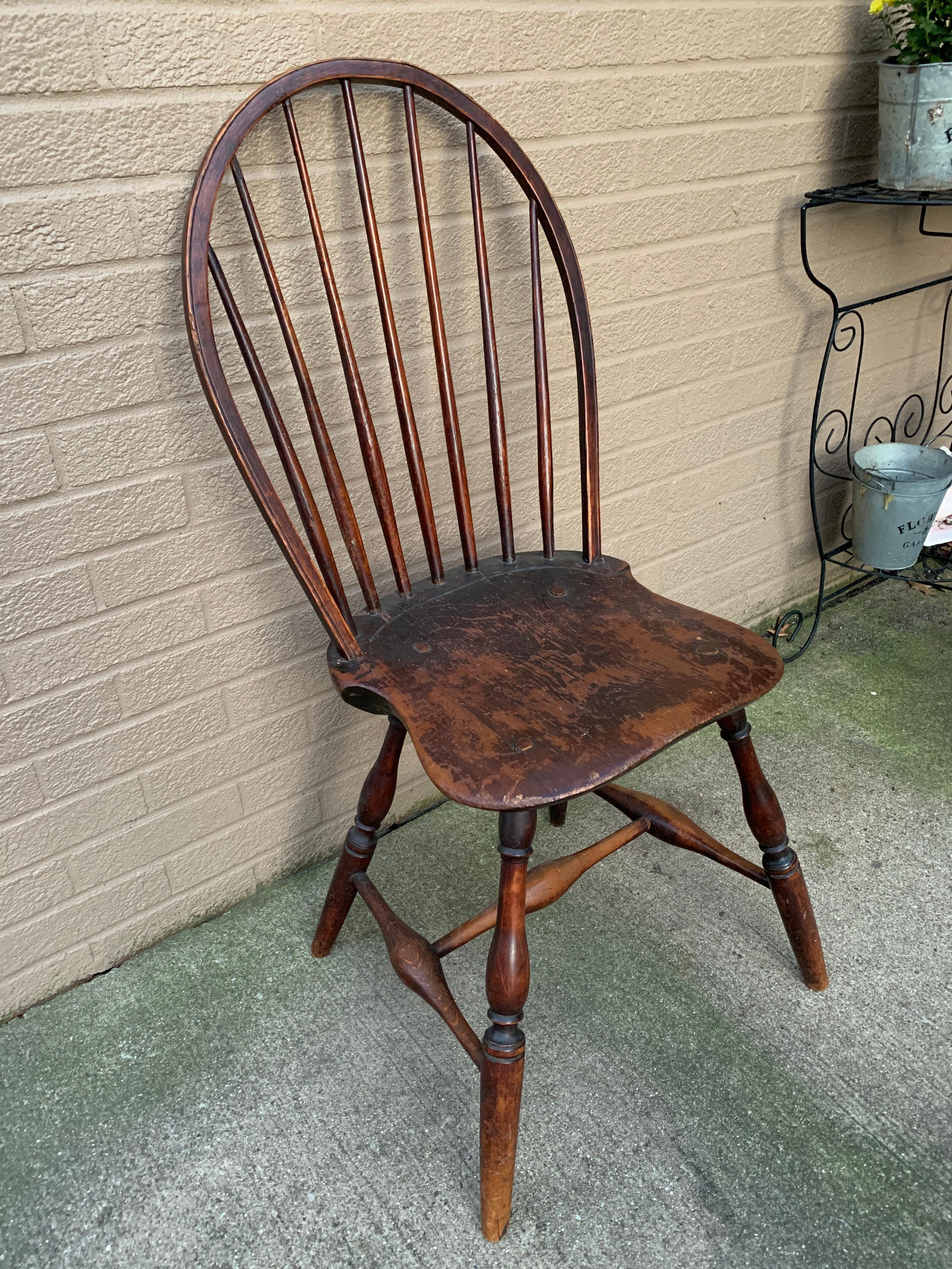 Bois Ancienne chaise américaine Windsor sculptée à la main, vers 1790 en vente