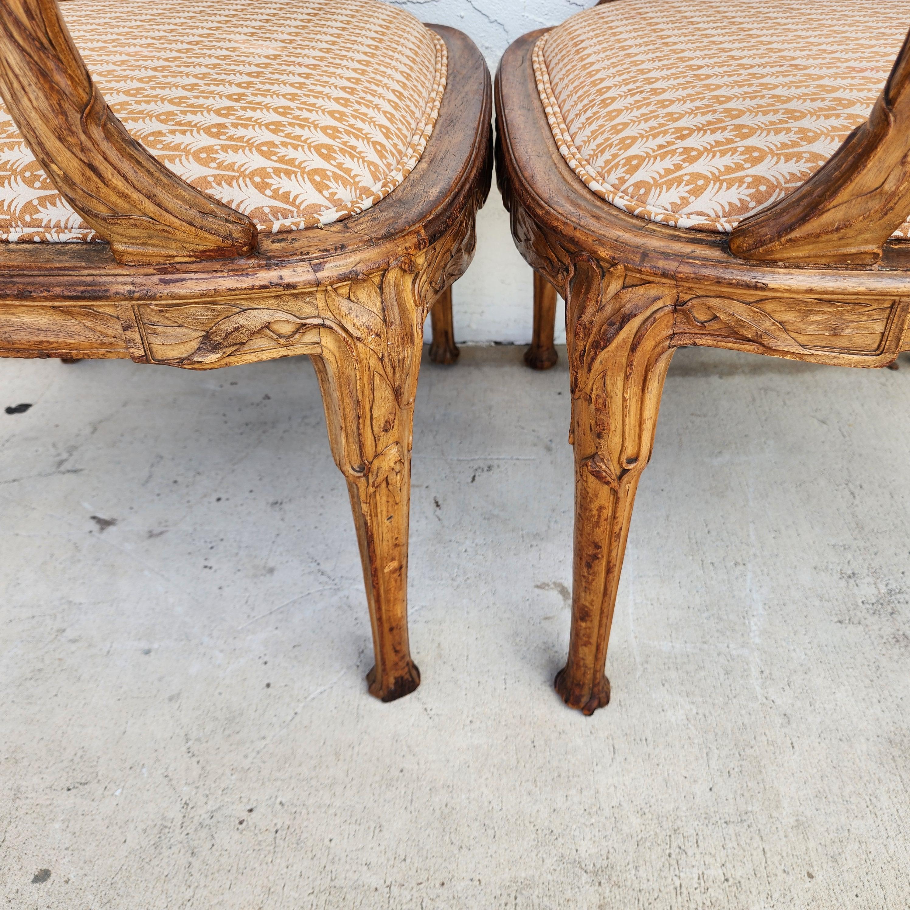 Sillones Antiguos Tallados a Mano Par de Conchas de Cola de Gato de Madera Maciza en venta 9