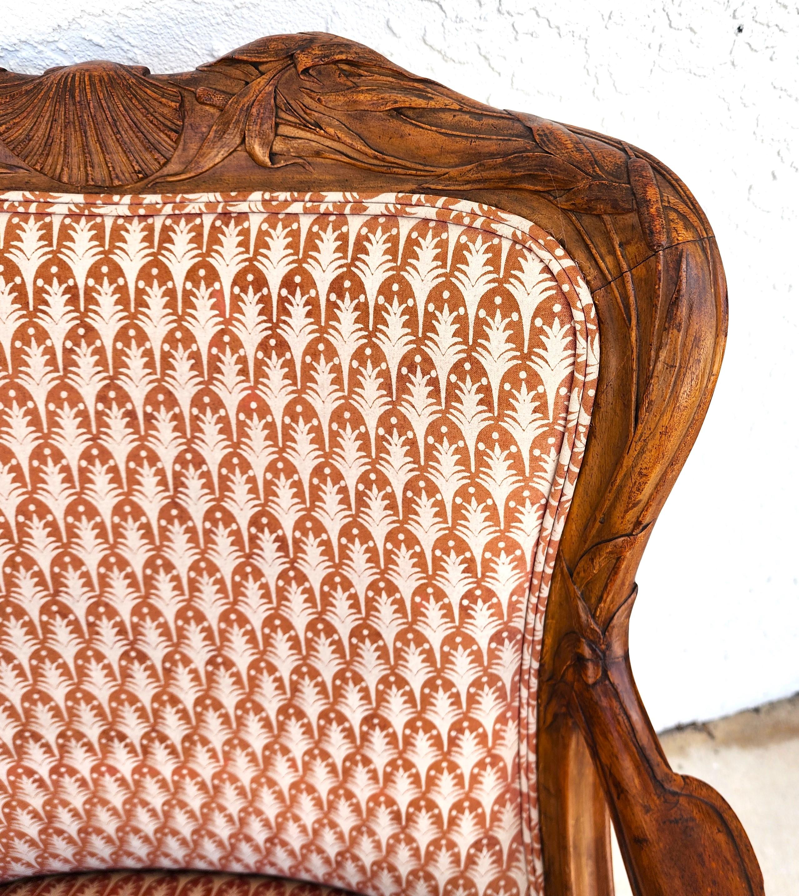 Sillones Antiguos Tallados a Mano Par de Conchas de Cola de Gato de Madera Maciza en venta 13