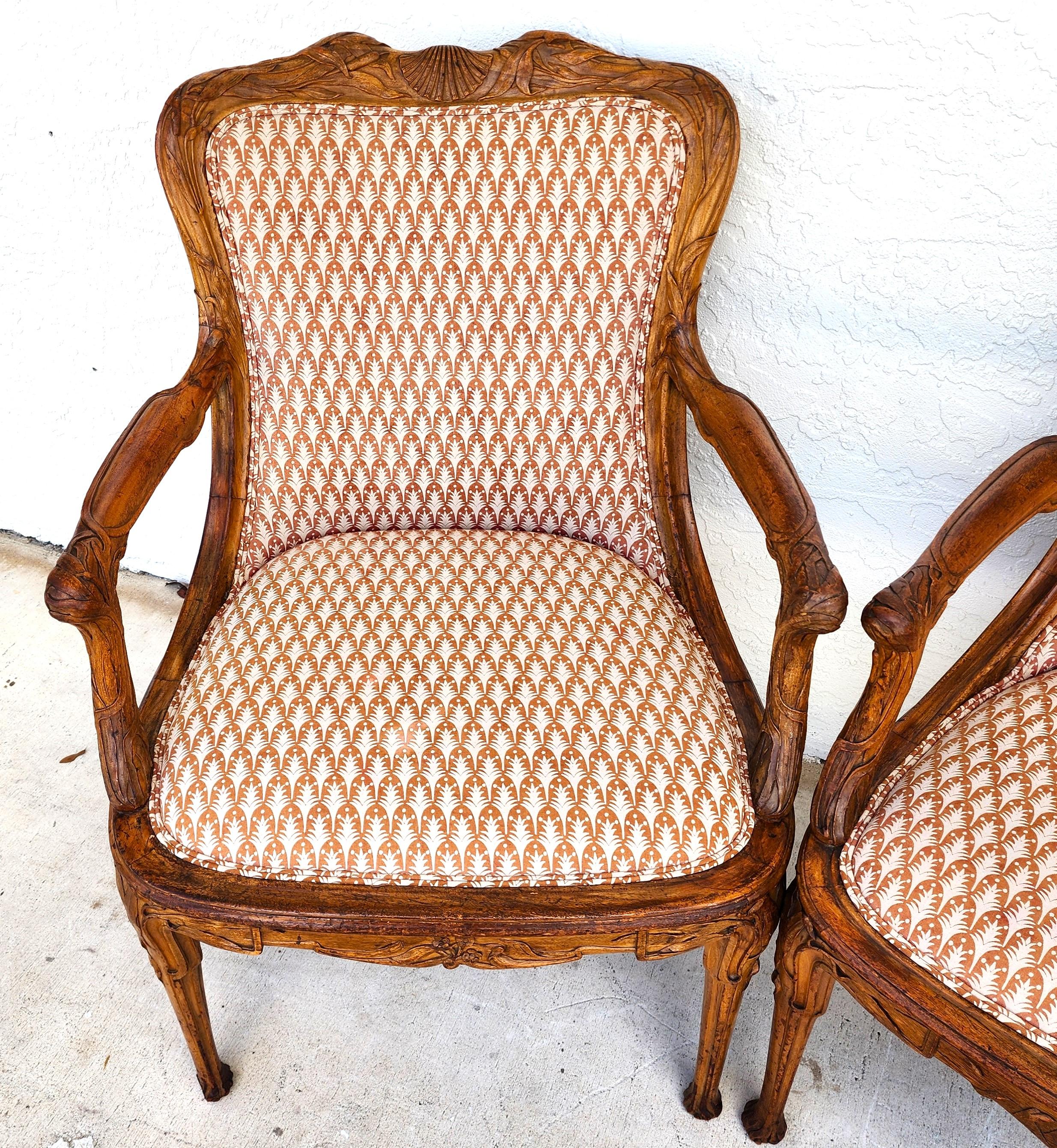 Sillones Antiguos Tallados a Mano Par de Conchas de Cola de Gato de Madera Maciza en venta 2