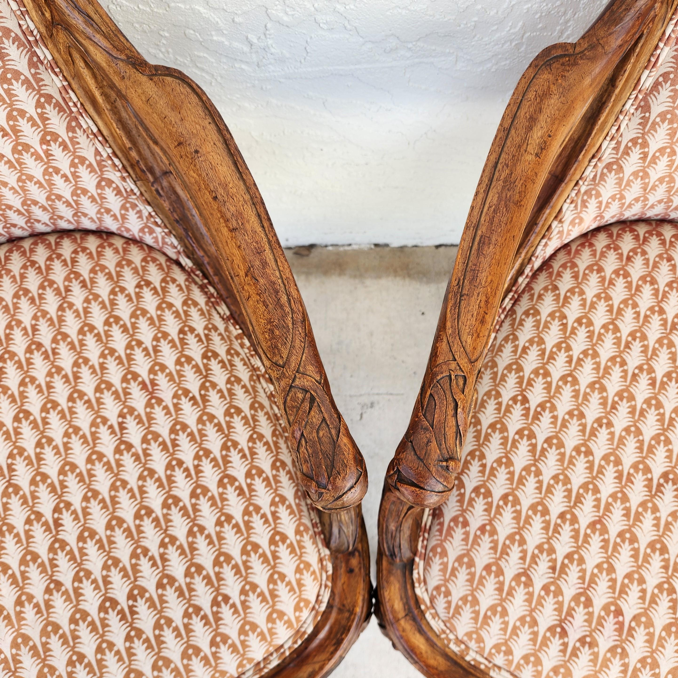 Sillones Antiguos Tallados a Mano Par de Conchas de Cola de Gato de Madera Maciza en venta 4