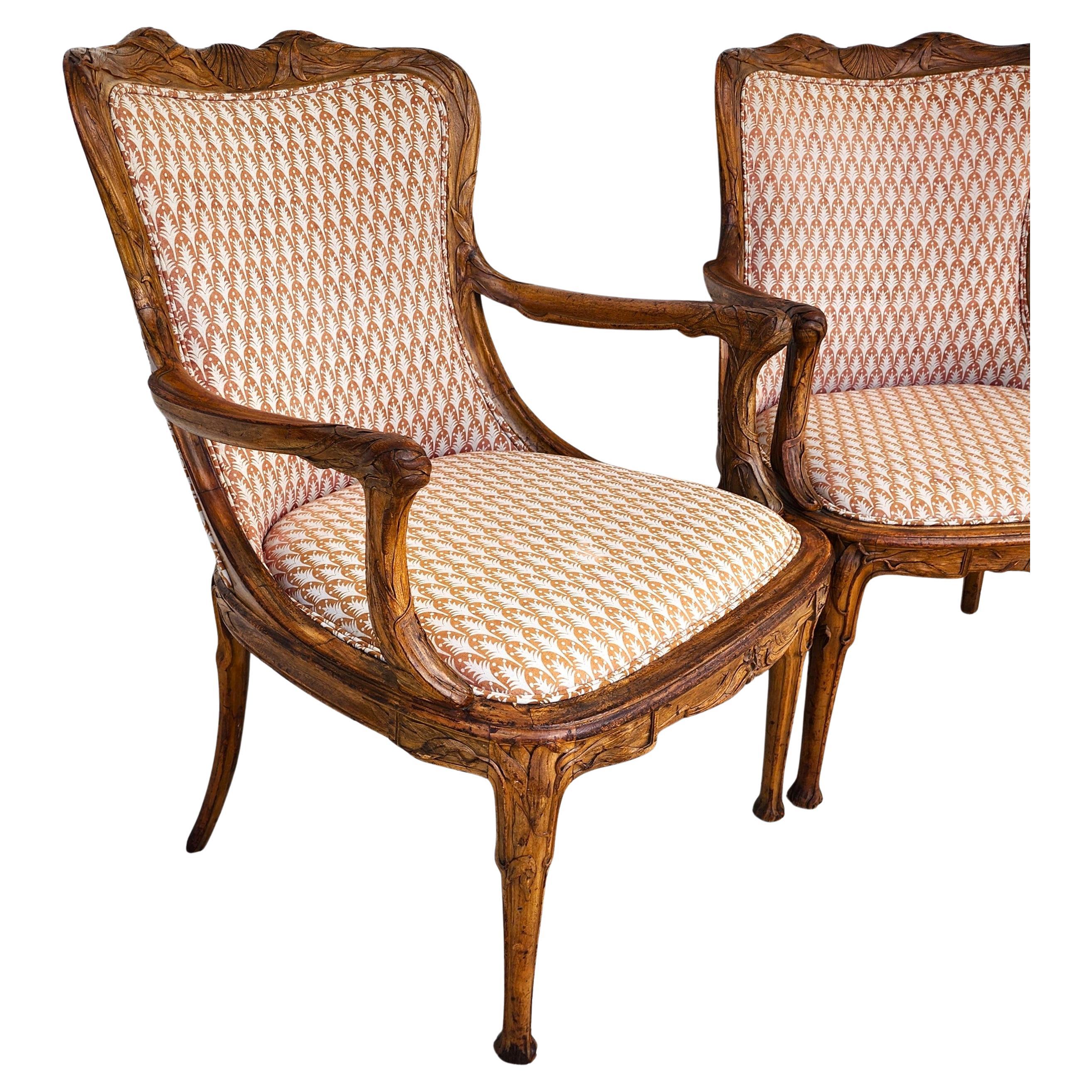 Antique Hand Carved Armchairs Solid Wood Cattails Shells Pair en vente