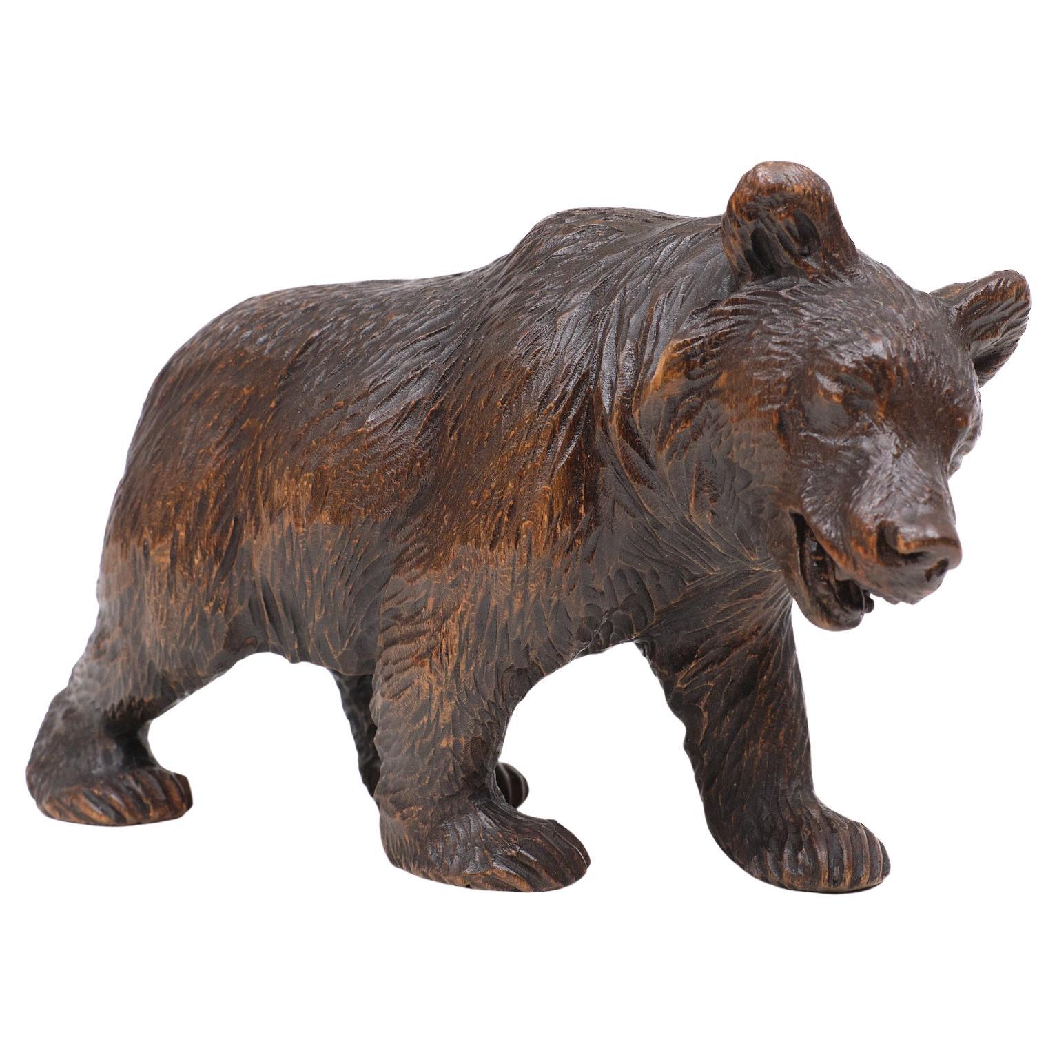 Ancien ours de la Forêt Noire sculpté à la main, Allemagne, années 1920 