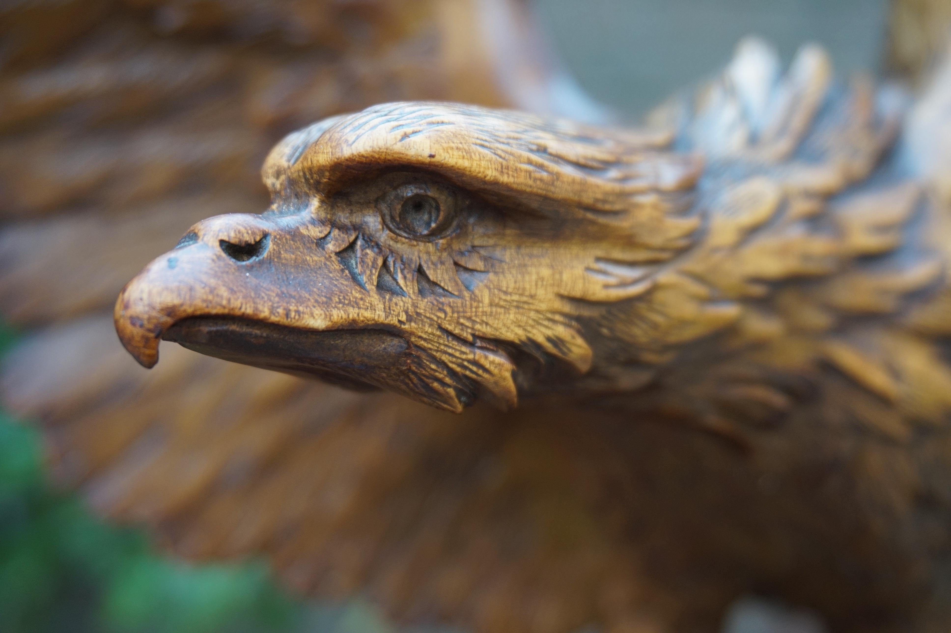 Antique Hand-Carved Black Forest Eagle, Spread Wings on Tree Trunk Sculpture In Excellent Condition In Lisse, NL