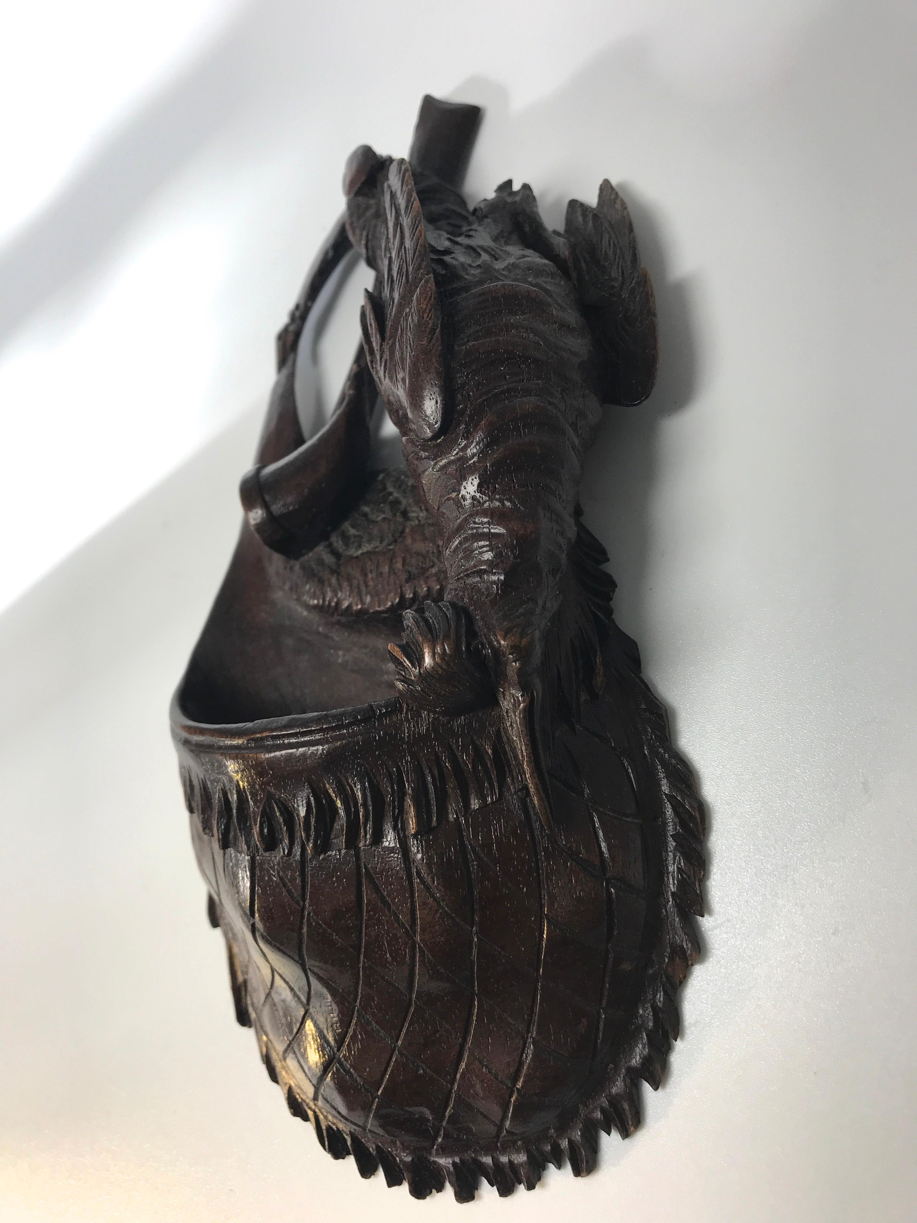 Black Forest antique hand carved miniature wall pocket of a fringed game hunter's bag with woodcock, rifle and horn
Rich, dark patina and very well crafted hand carved detailing
Circa 1920
Measures: Height 7 inch, width 3.25 inch
In very good