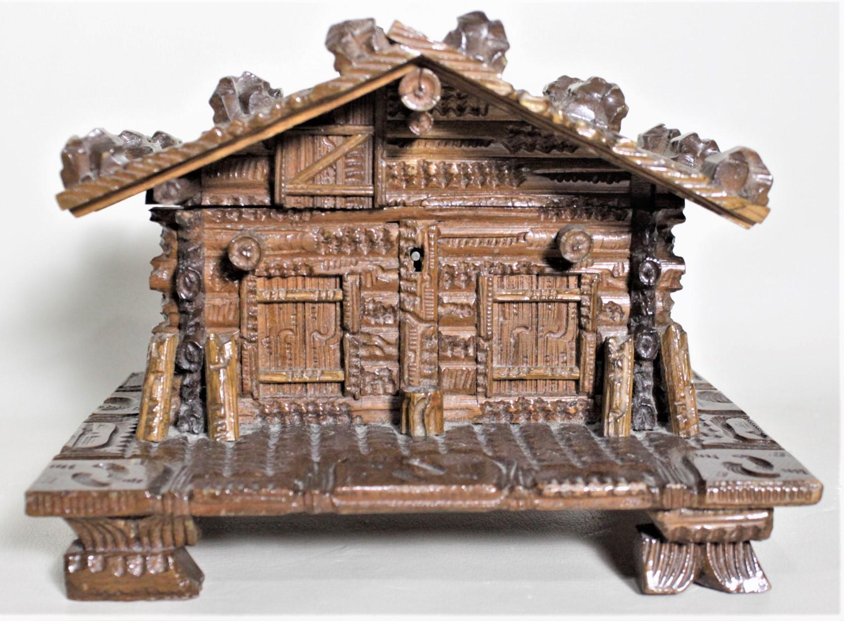 Forêt-Noire Antique boîte à bijoux ou coffret à bijoux rustique en forme de cottage de la Forêt Noire sculpté à la main en vente