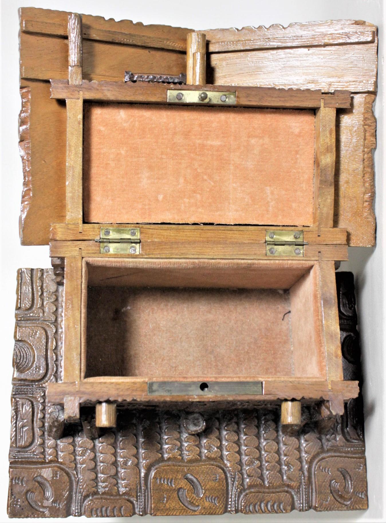 Antique boîte à bijoux ou coffret à bijoux rustique en forme de cottage de la Forêt Noire sculpté à la main en vente 1
