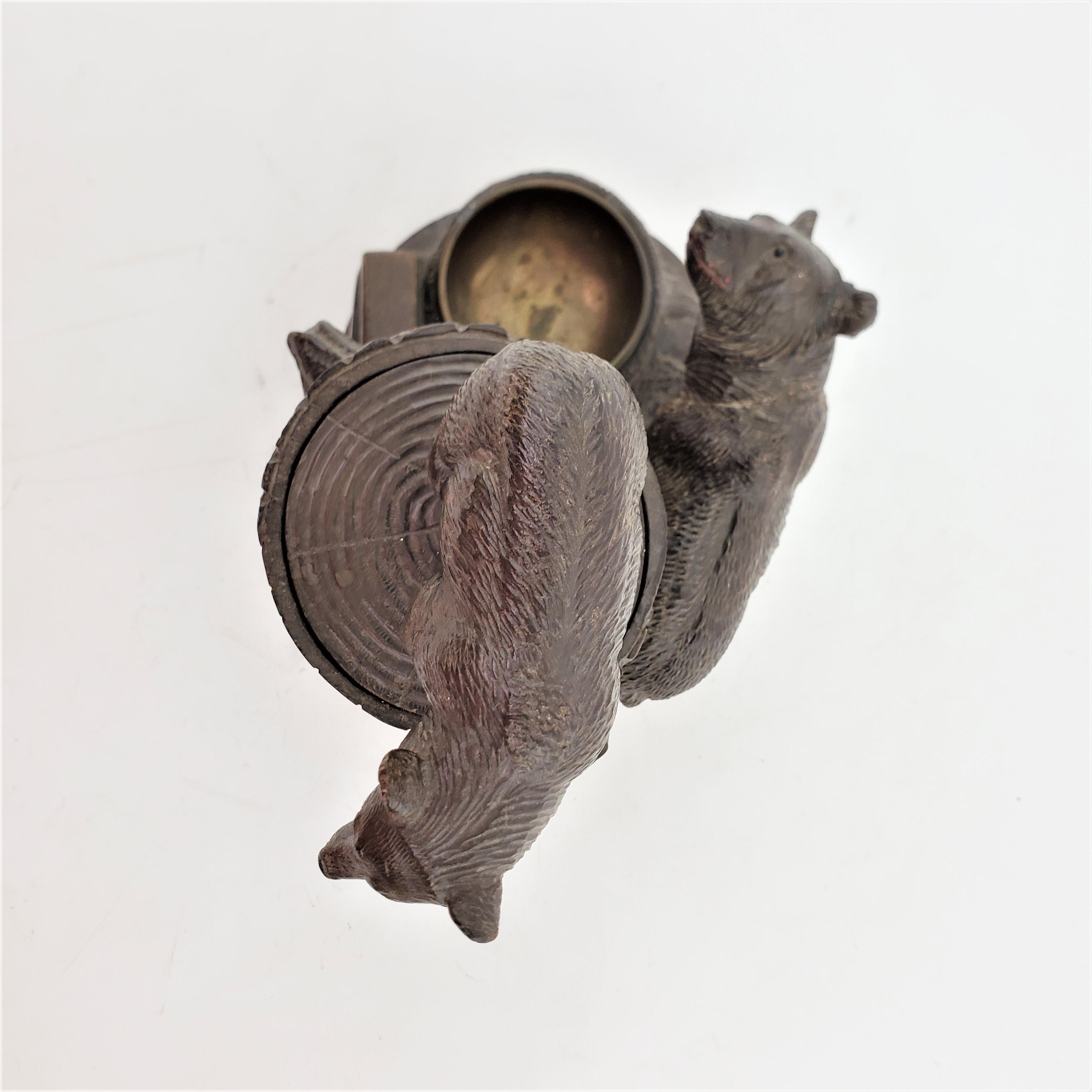 Antikes handgeschnitztes Schwarzwald-Tabakglas oder Humidore und Aschenbecher mit Bären (20. Jahrhundert) im Angebot