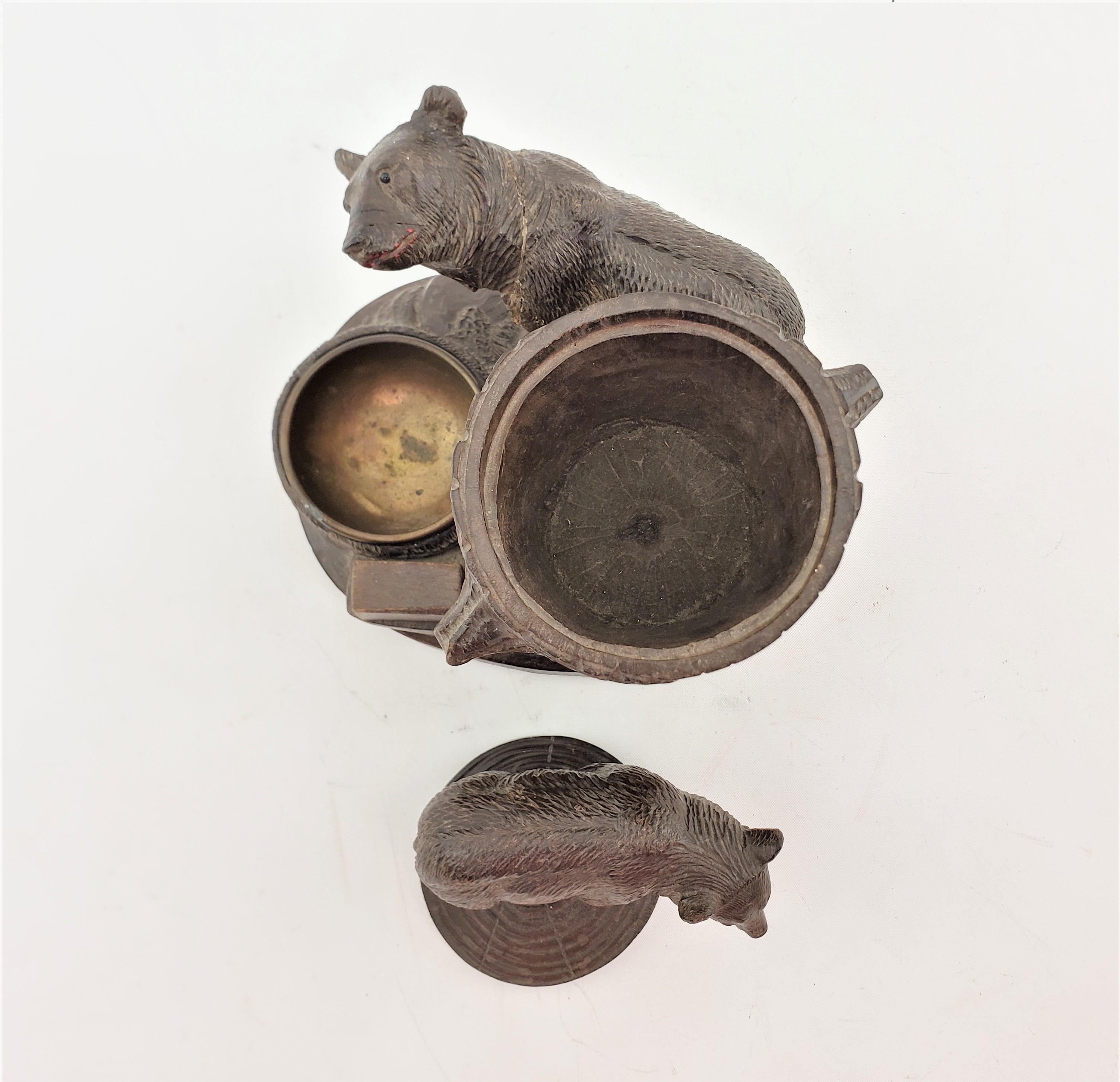 Antikes handgeschnitztes Schwarzwald-Tabakglas oder Humidore und Aschenbecher mit Bären (Walnuss) im Angebot