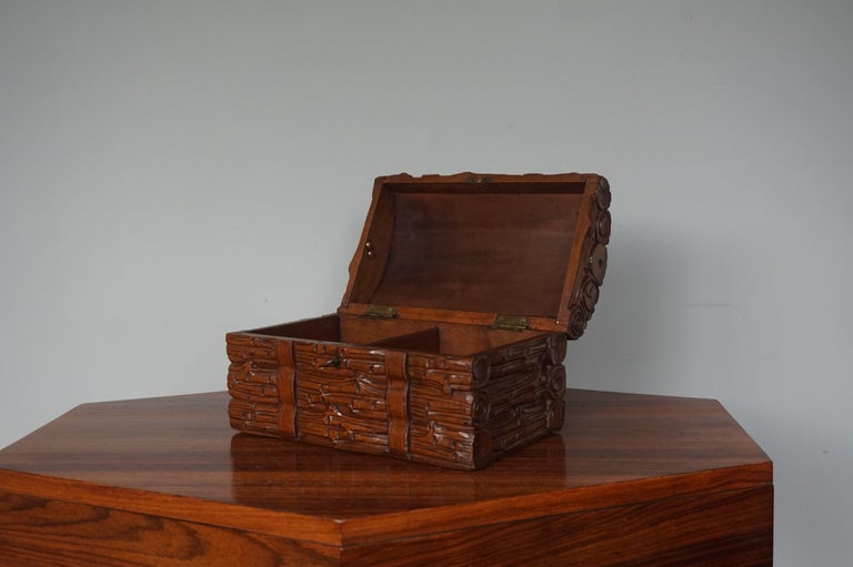 Antique Hand Carved Black Forest Wooden Chest or Trunk Shape Jewelry / Cigar Box In Good Condition For Sale In Lisse, NL