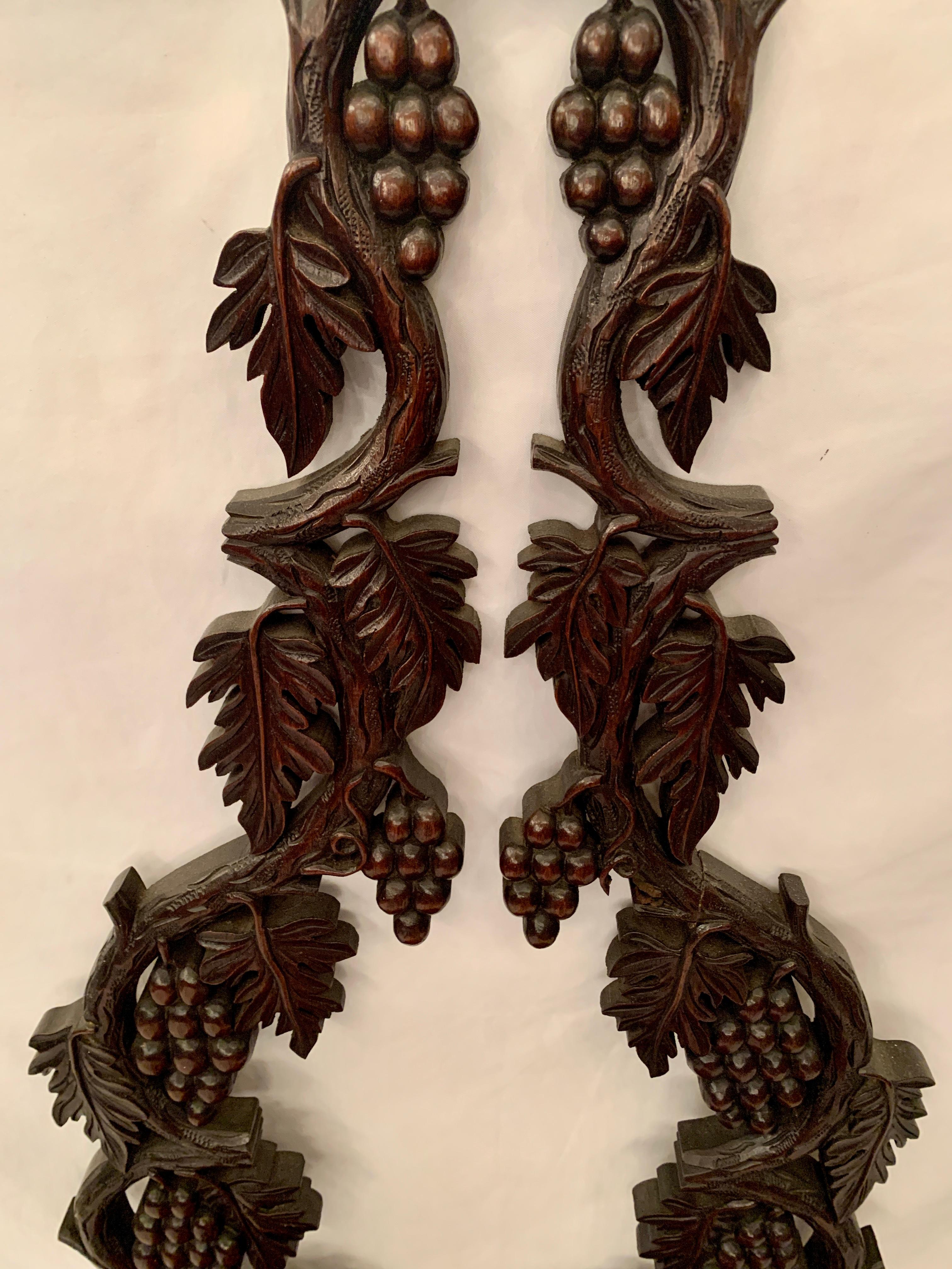 Antique Hand Carved Black Forest Wooden Wall Shelf, Circa 1880 In Good Condition For Sale In New Orleans, LA