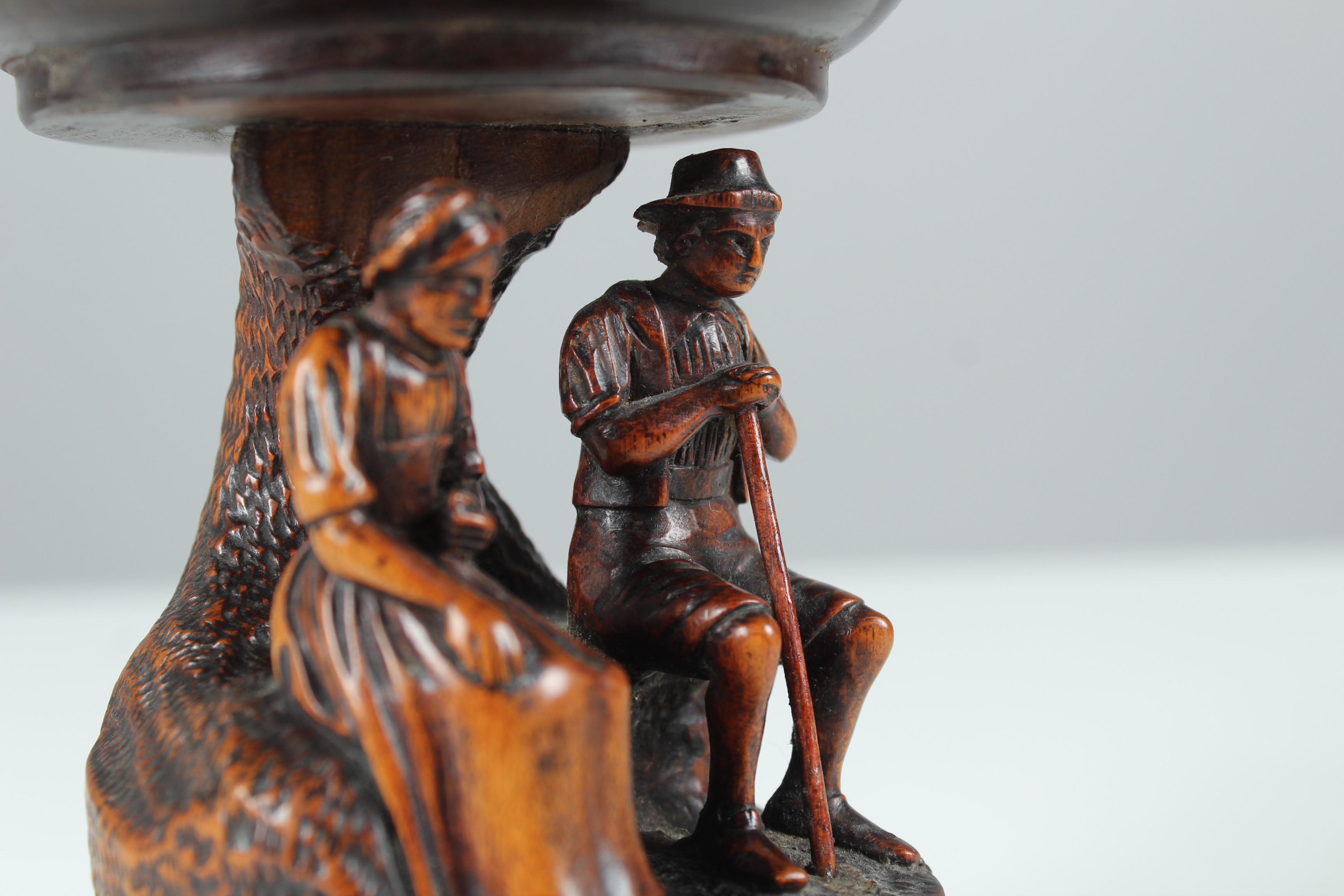 Antique Hand Carved Bowl, Peasant Couple, Napoleon III., 1840s-1850s For Sale 4