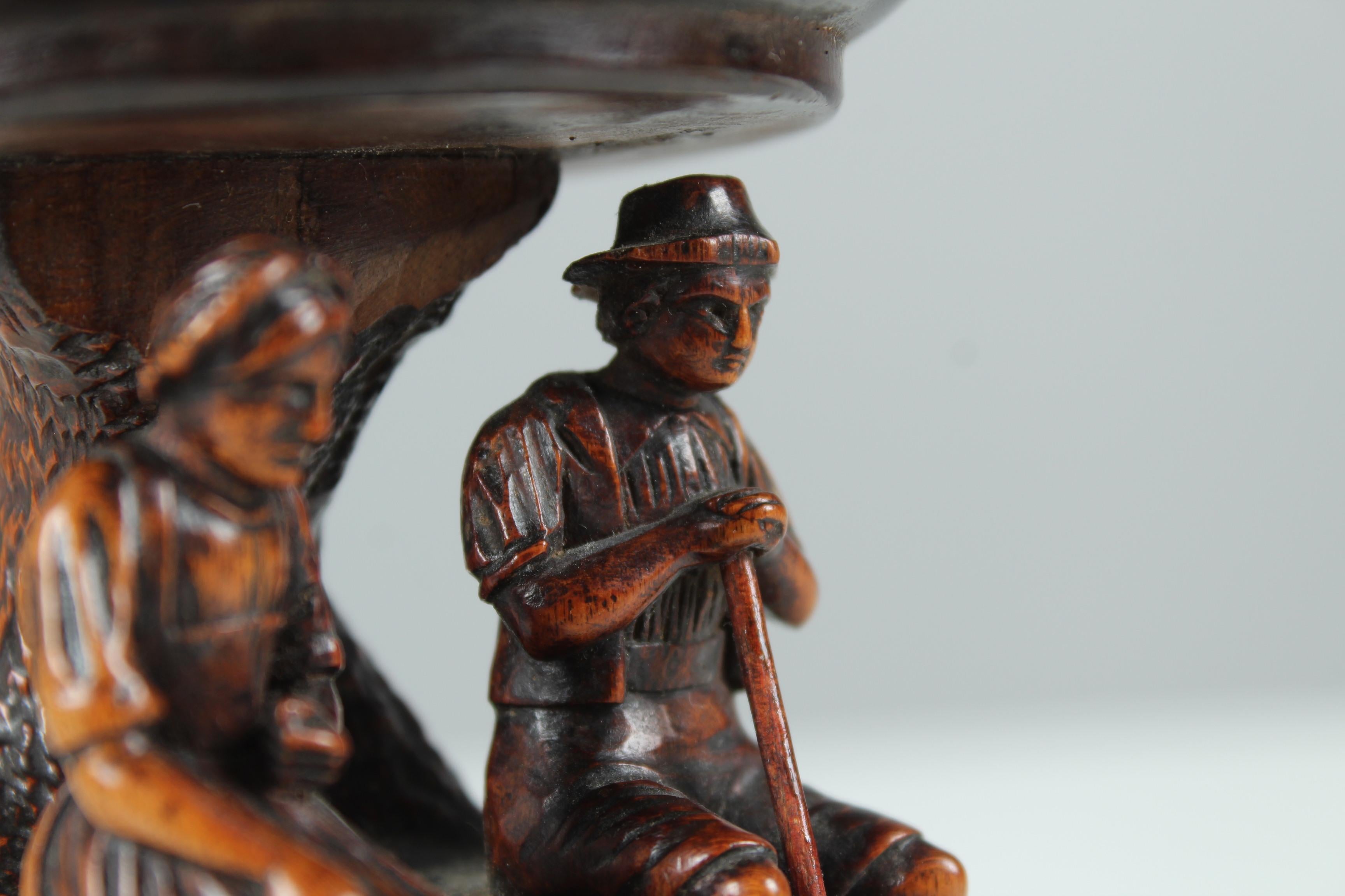 Antique Hand Carved Bowl, Peasant Couple, Napoleon III., 1840s-1850s In Good Condition For Sale In Greven, DE