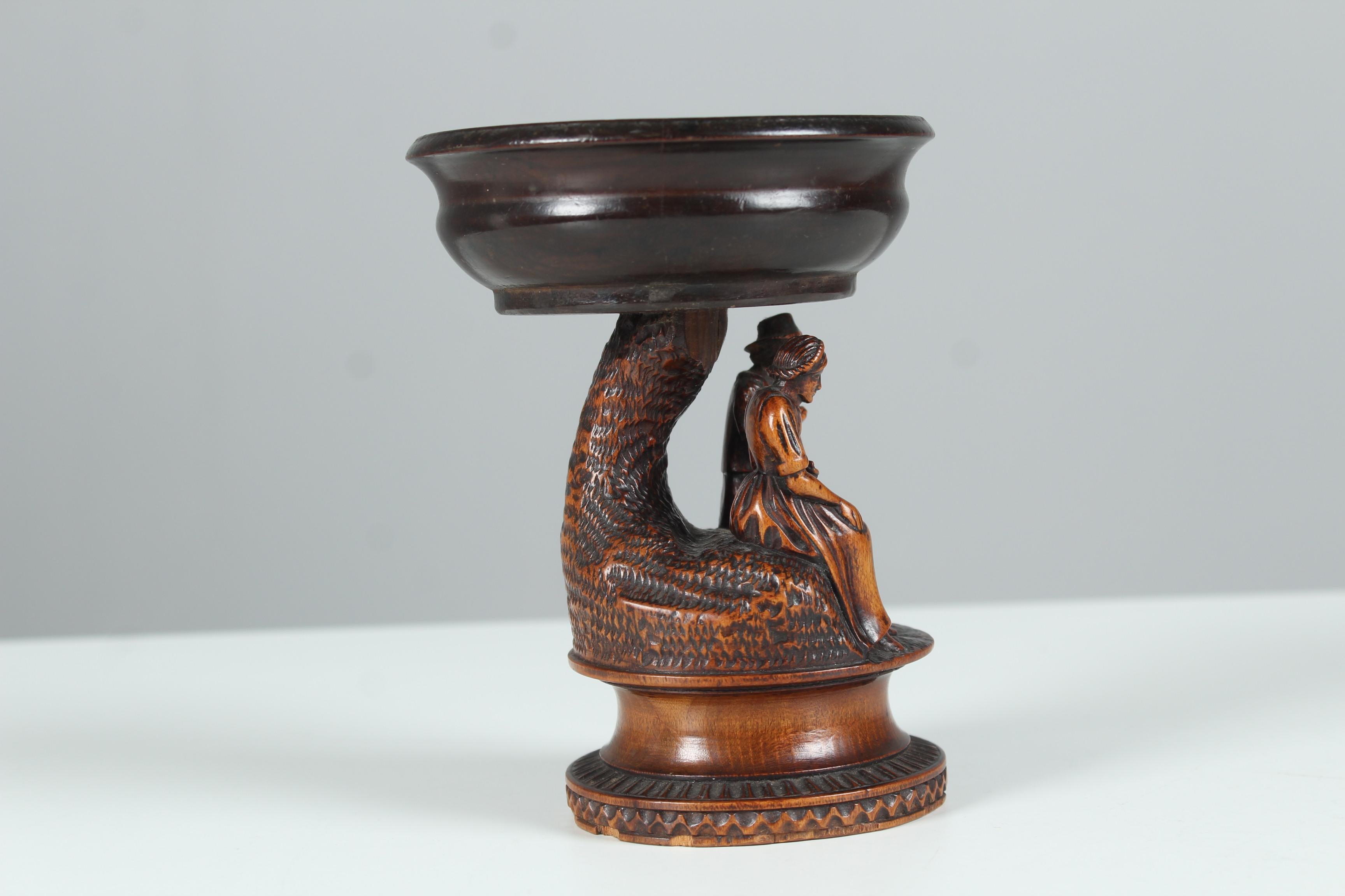 Antique Hand Carved Bowl, Peasant Couple, Napoleon III., 1840s-1850s For Sale 2