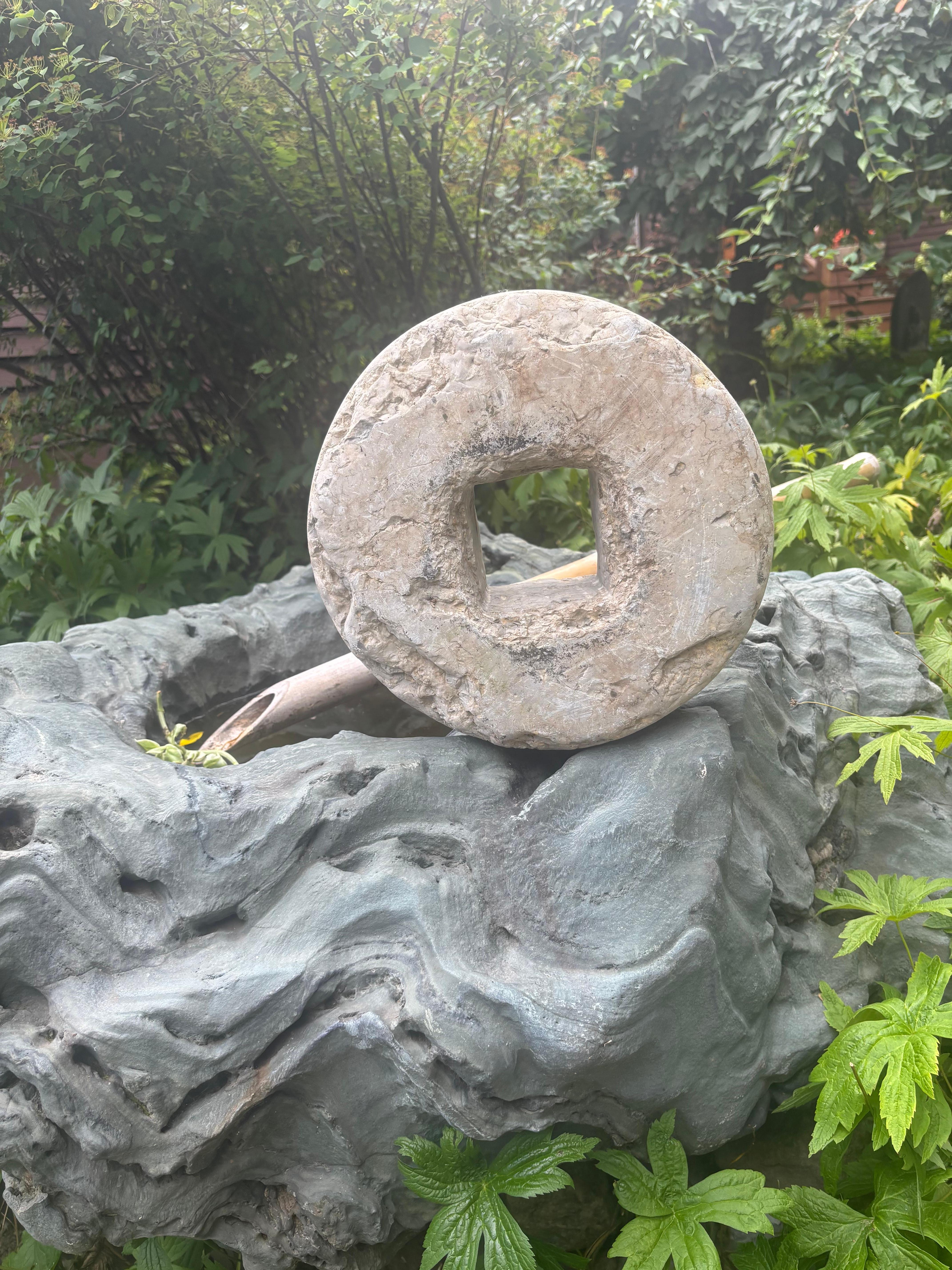 Moneda antigua tallada a mano Jardín de piedra, siglo XIX en venta 4