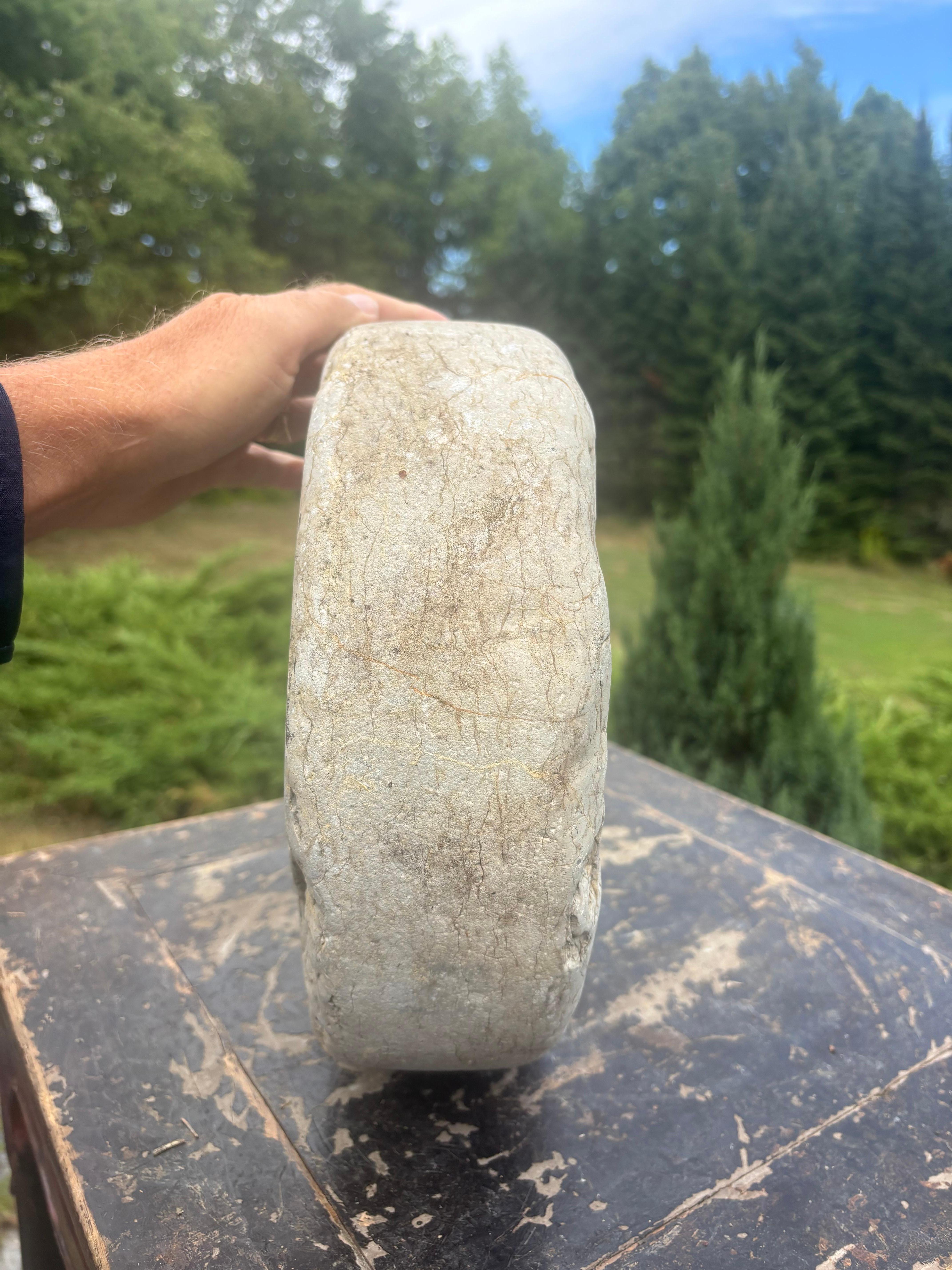 Moneda antigua tallada a mano Jardín de piedra, siglo XIX en Bueno estado para la venta en South Burlington, VT