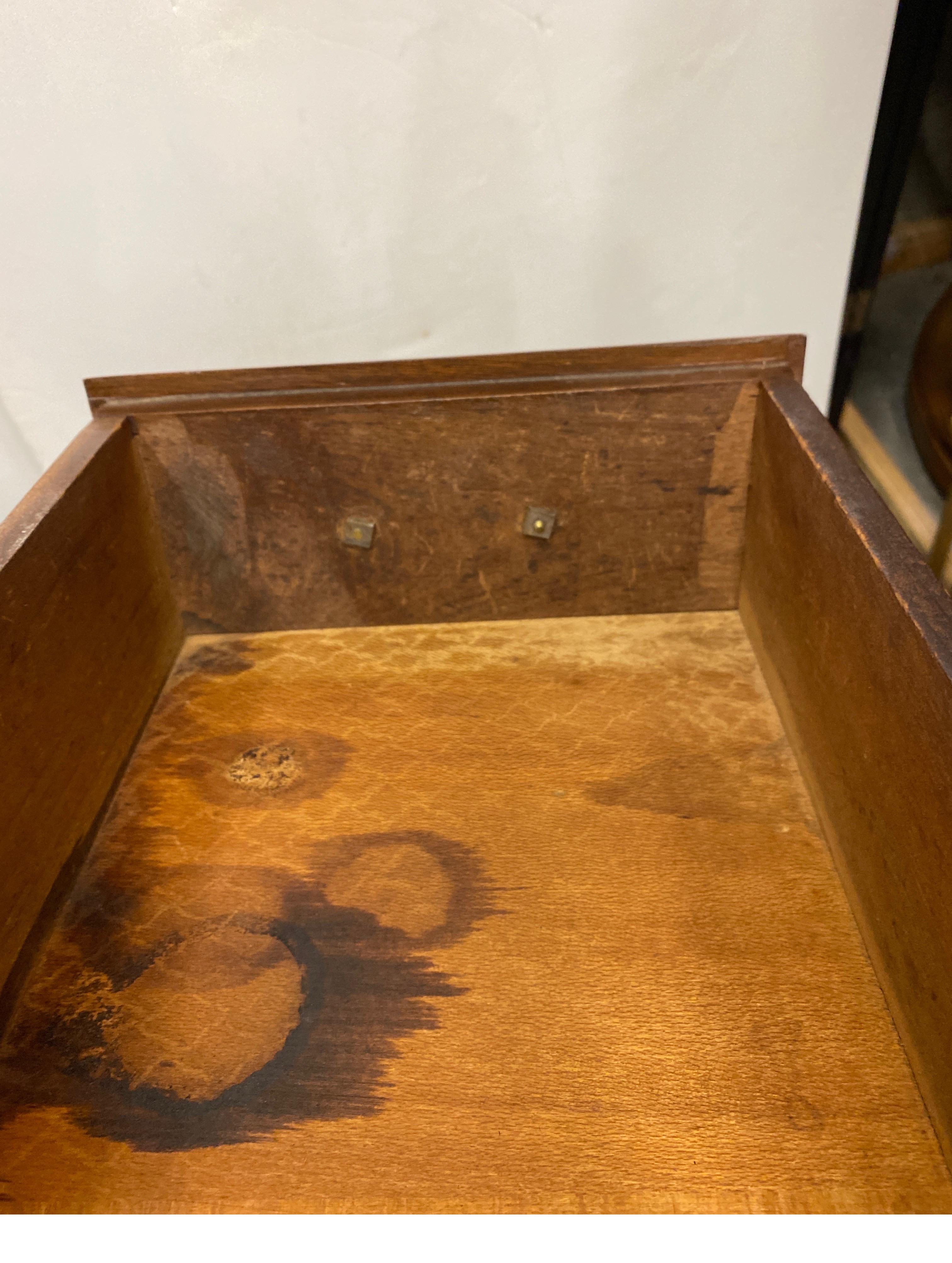 Antico Lowboy in stile Chippendale intagliato a mano, 1820 circa in vendita 6