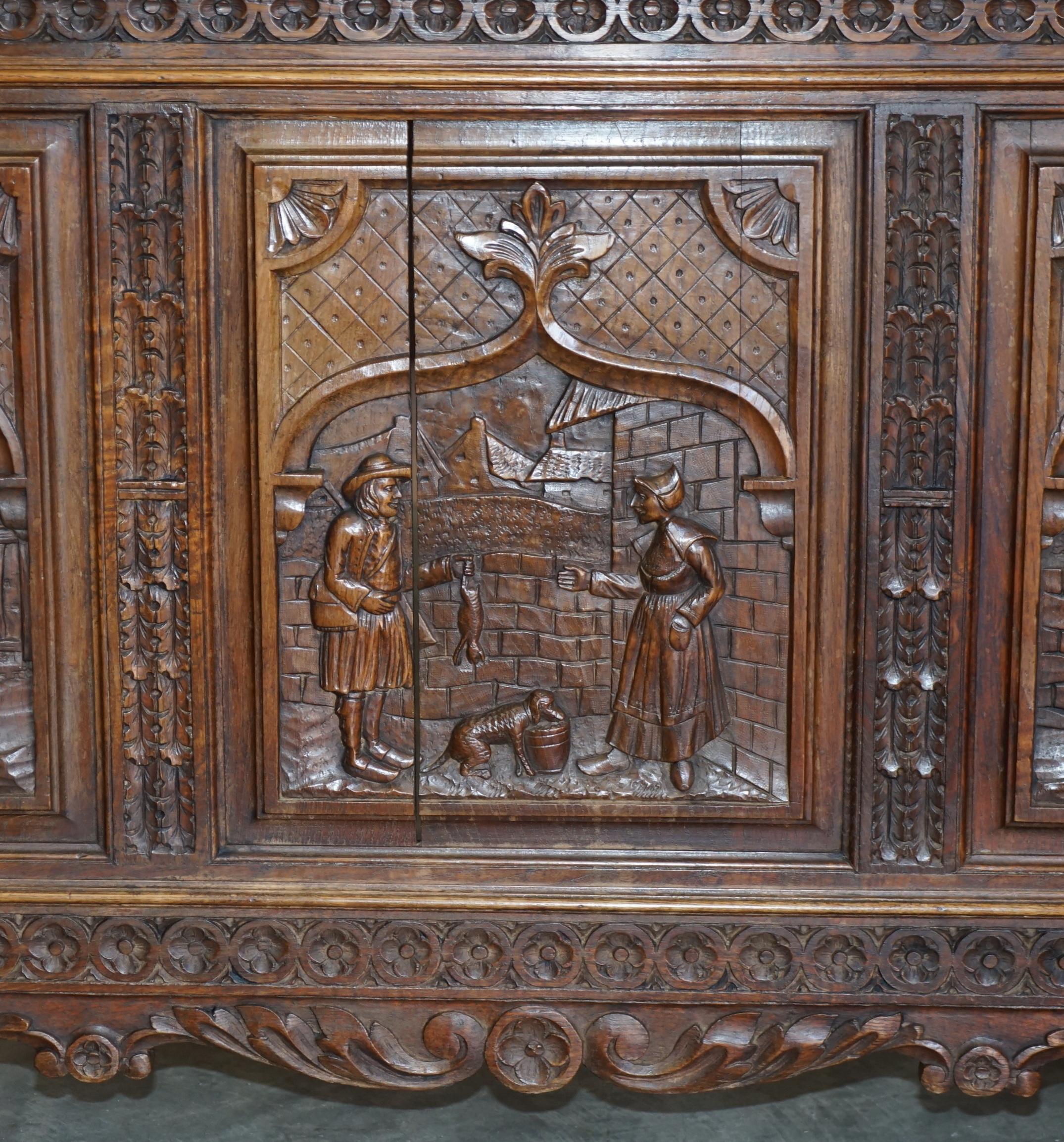 Ensemble de pièces en chêne continental ancien avec cadre en chêne sculpté à la main et très joliment sculpté Bon état - En vente à West Sussex, Pulborough