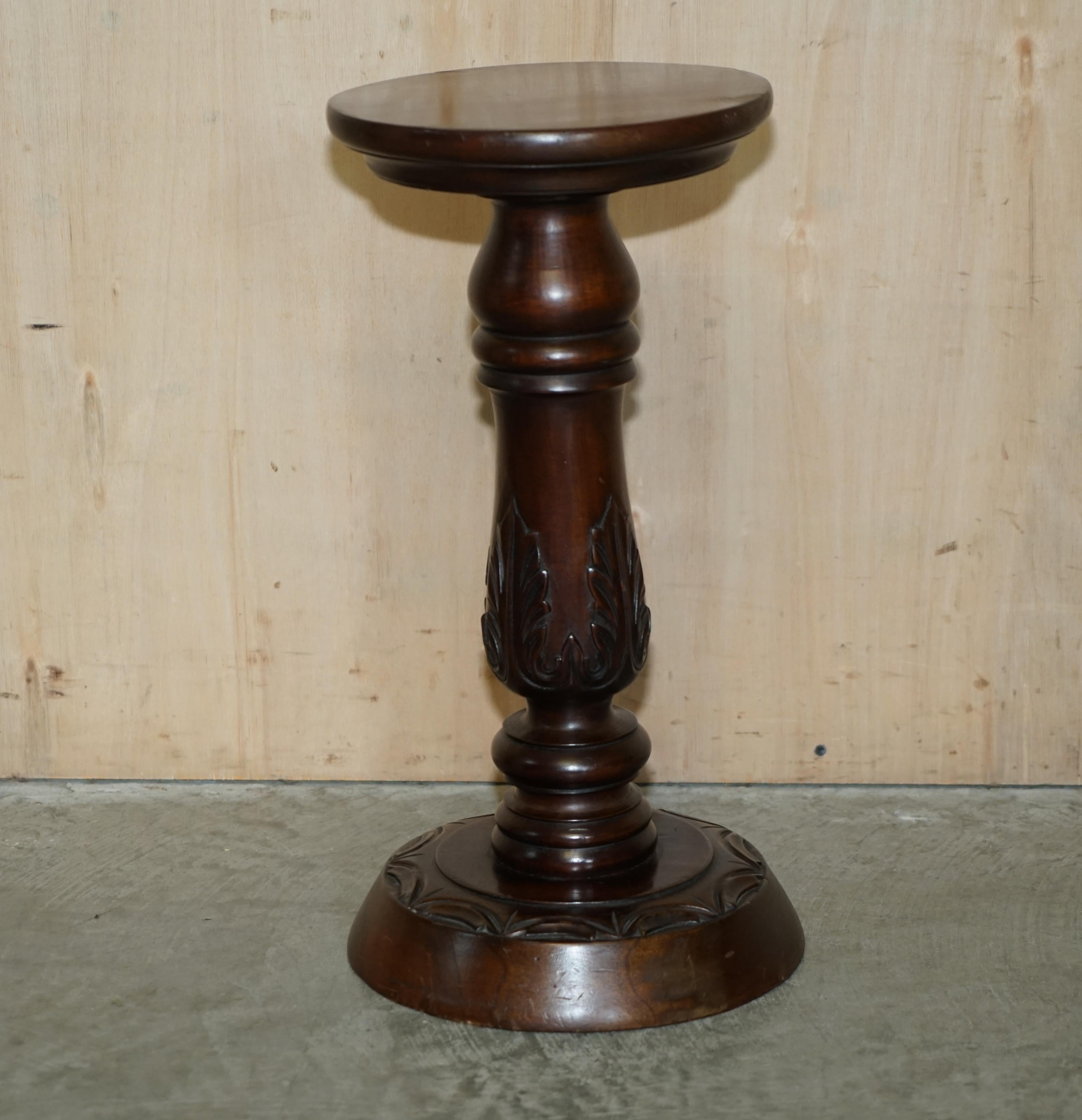 We are delighted to offer for sale this lovely hand carved pillar with floral detailing.

A very well-made piece, this is vintage piece in solid oak, its very decorative and works well in any setting 

The timber has all been cleaned waxed and