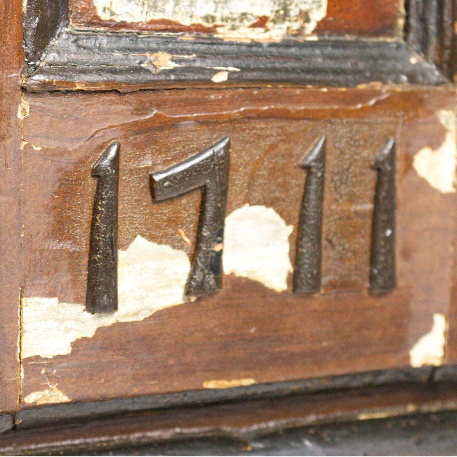 Antique armoire d'angle sculptée à la main 1711 en vente 5