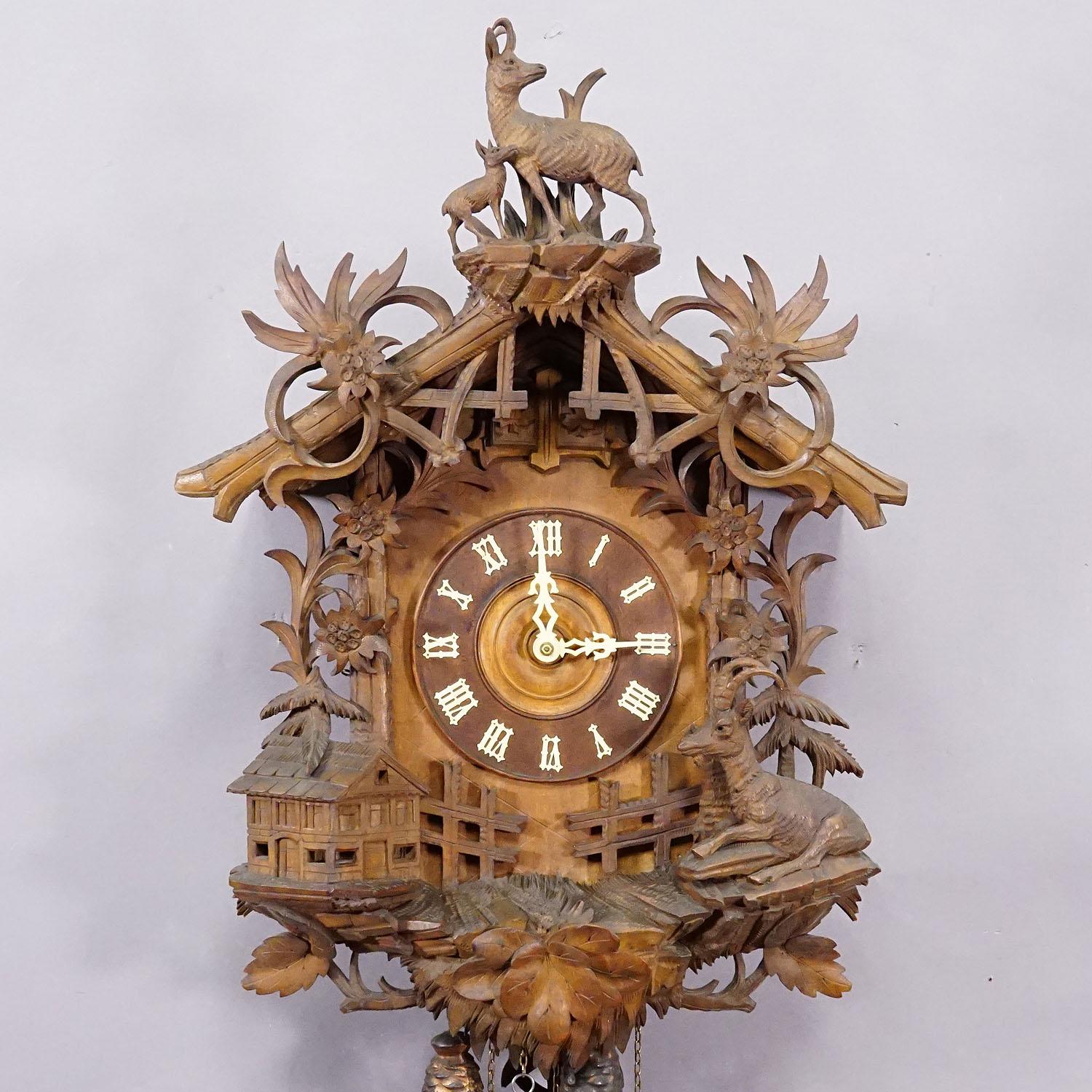 Antiguo reloj de cuco tallado a mano, Black Forest ca. 1900

Precioso reloj de cuco antiguo de la Selva Negra con numerosas tallas detalladas, una gamuza con cervatillo en el techo del reloj, una casa de la Selva Negra a la izquierda de la esfera