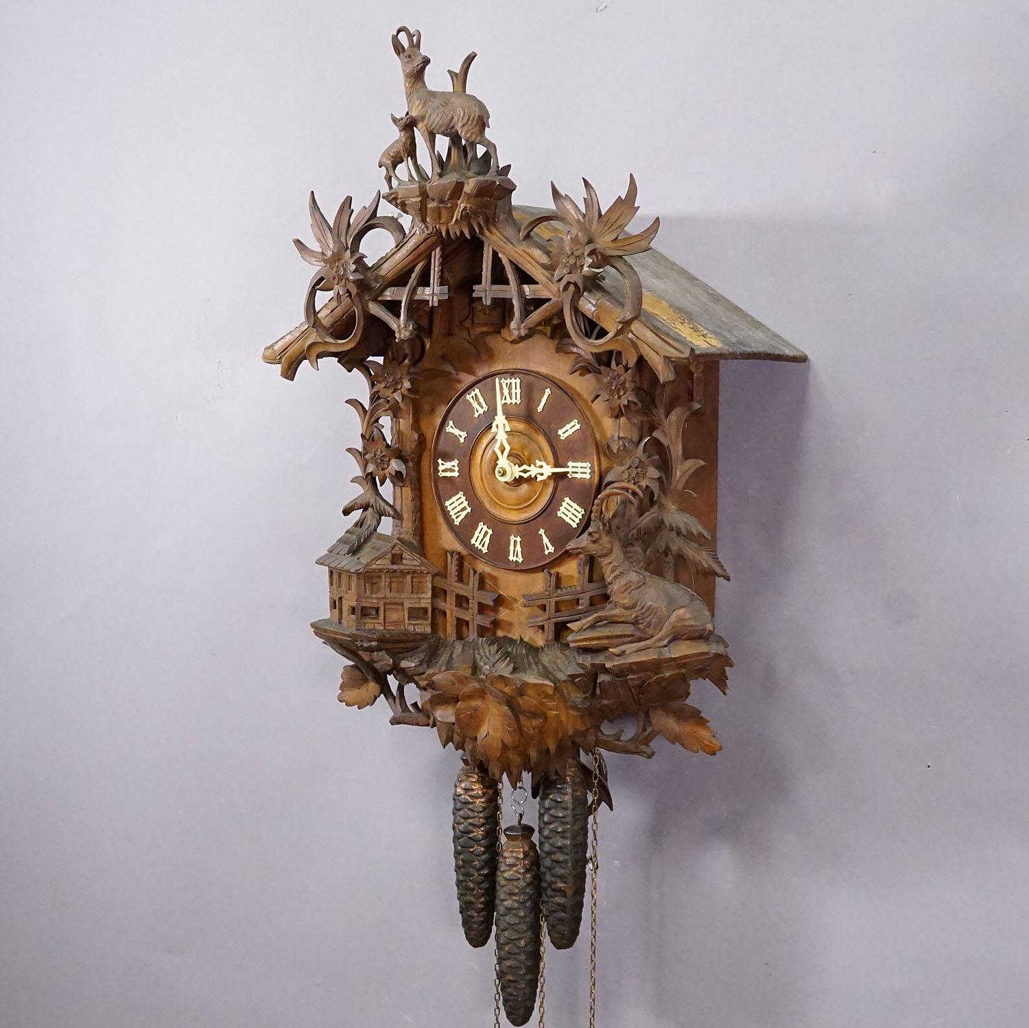 Antiguo reloj de cuco tallado a mano, Black Forest ca. 1900 Bosque negro en venta