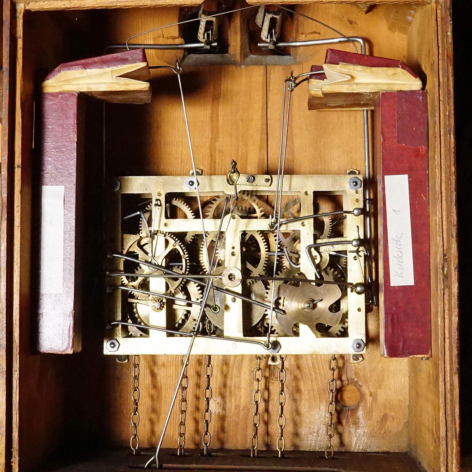 Antiguo reloj de cuco tallado a mano, Black Forest ca. 1900 en venta 2