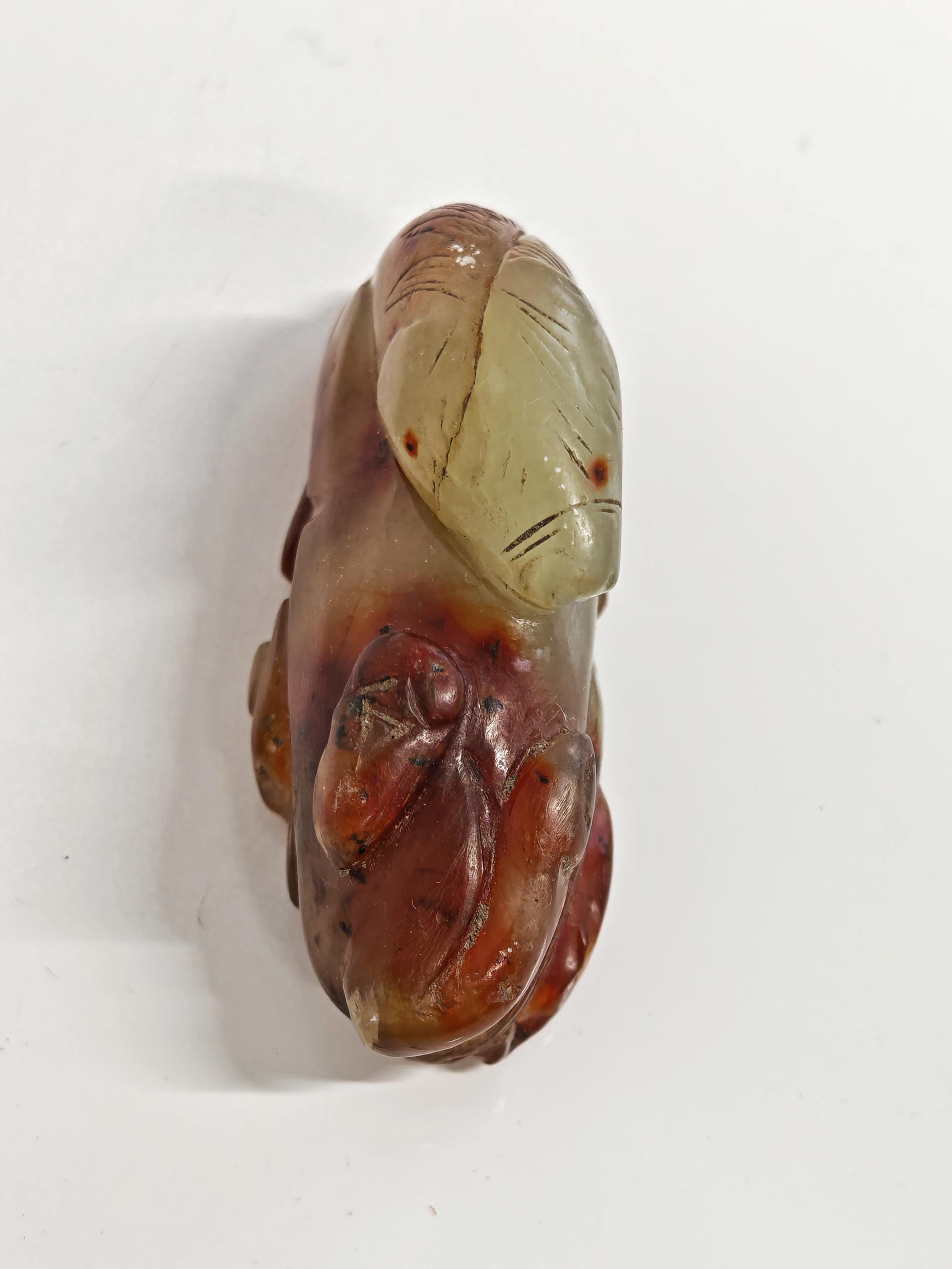 Figurine ancienne de cerf en pierre d'agate sculptée à la main, Chine 19e siècle en vente 3