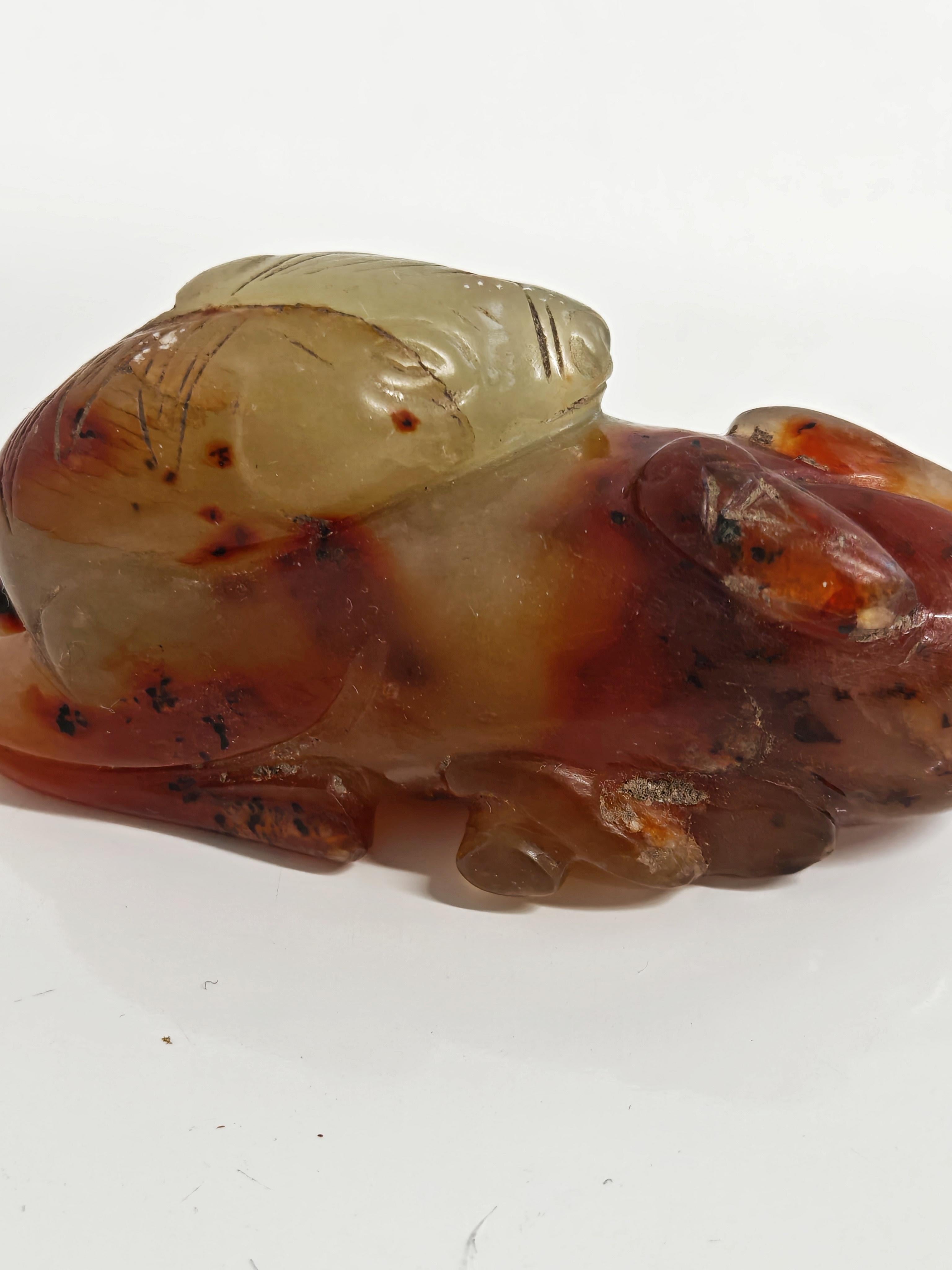 Figurine ancienne de cerf en pierre d'agate sculptée à la main, Chine 19e siècle en vente 4
