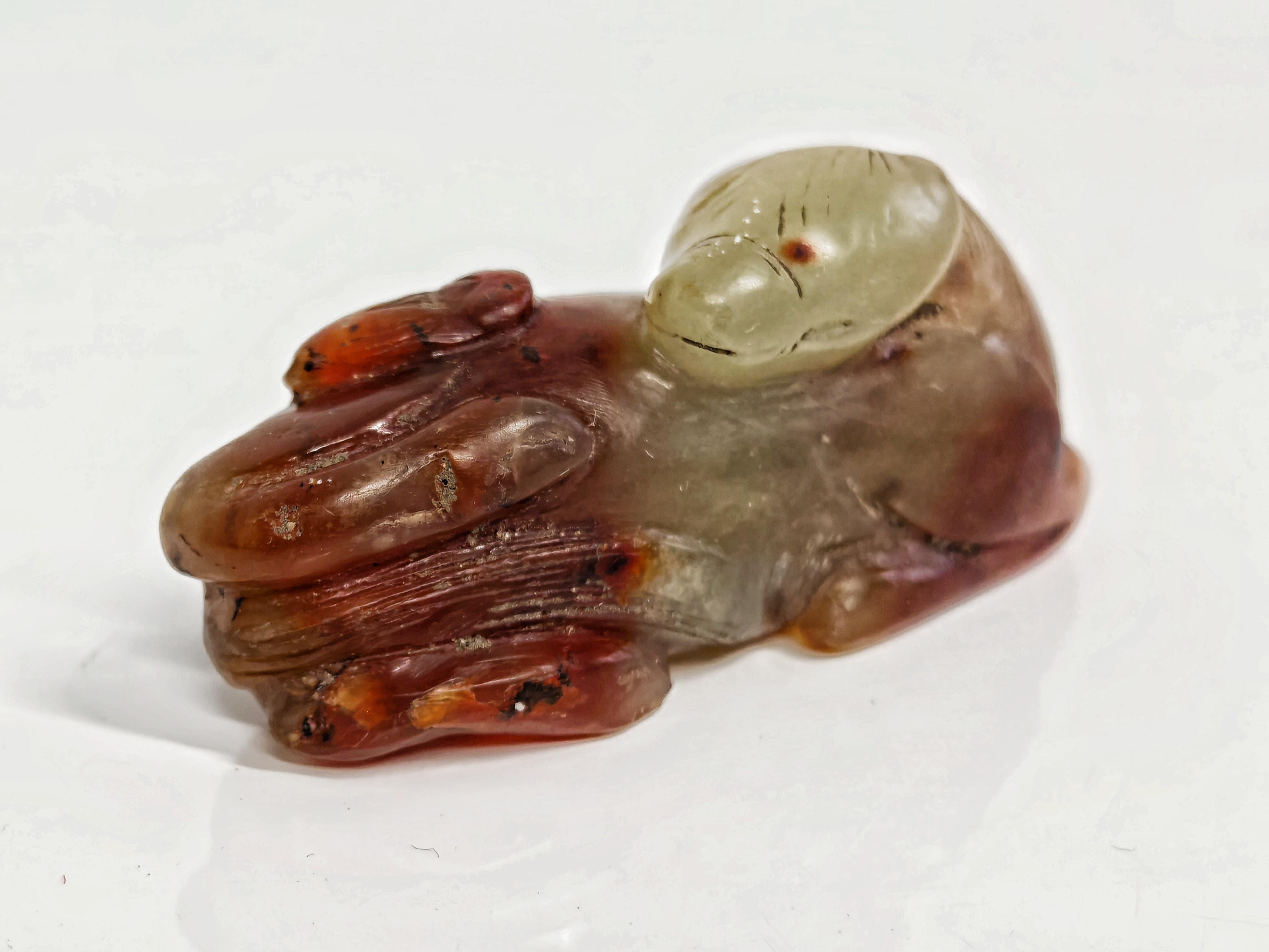 Figurine ancienne de cerf en pierre d'agate sculptée à la main, Chine 19e siècle en vente 2