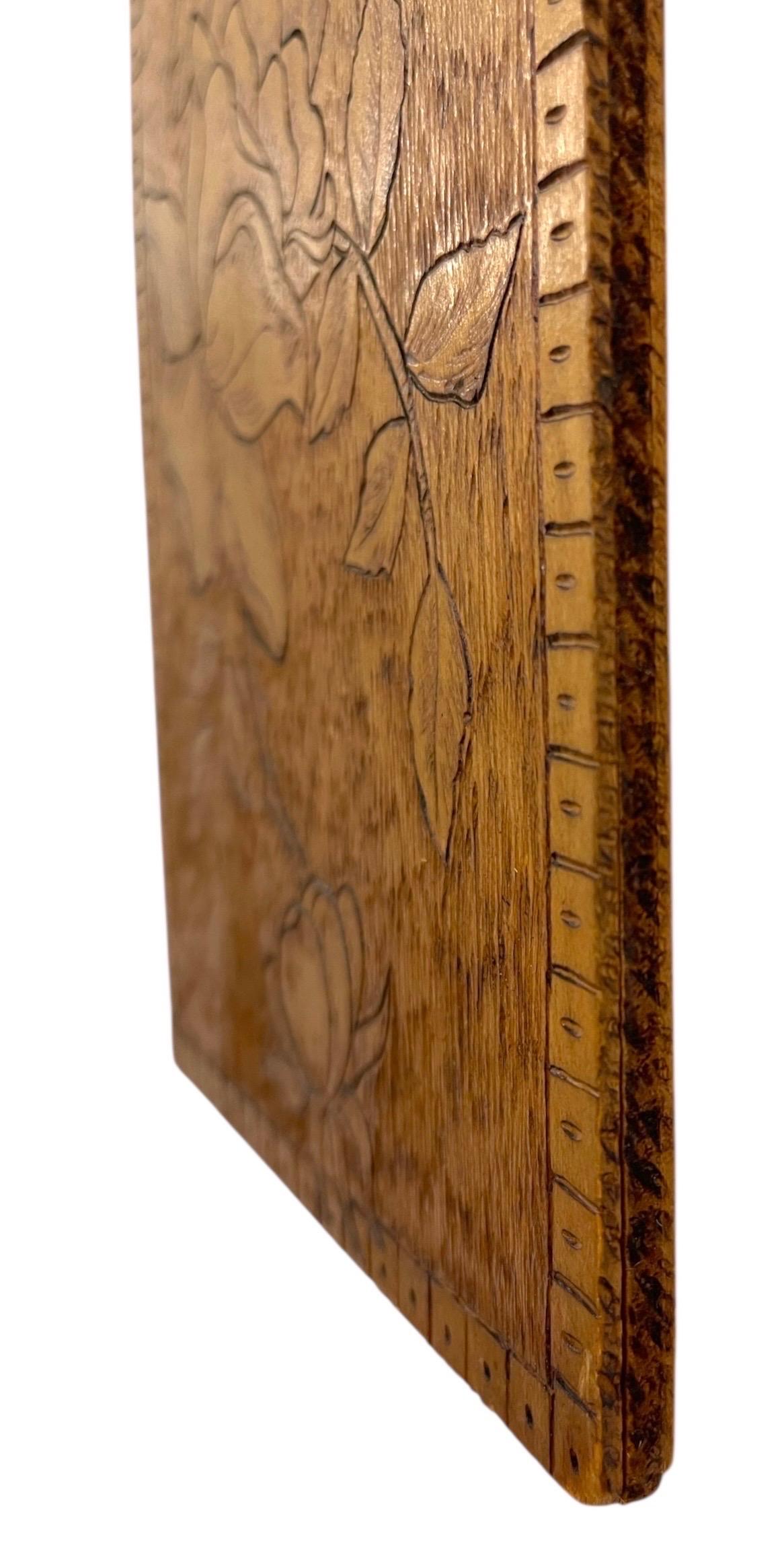 Panneau mural antique en bois sculpté à la main avec motif de roses en vente 4