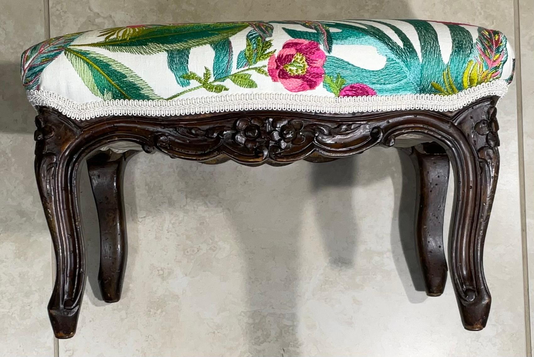 Antique Hand Carved Foot Stool In Good Condition For Sale In Delray Beach, FL