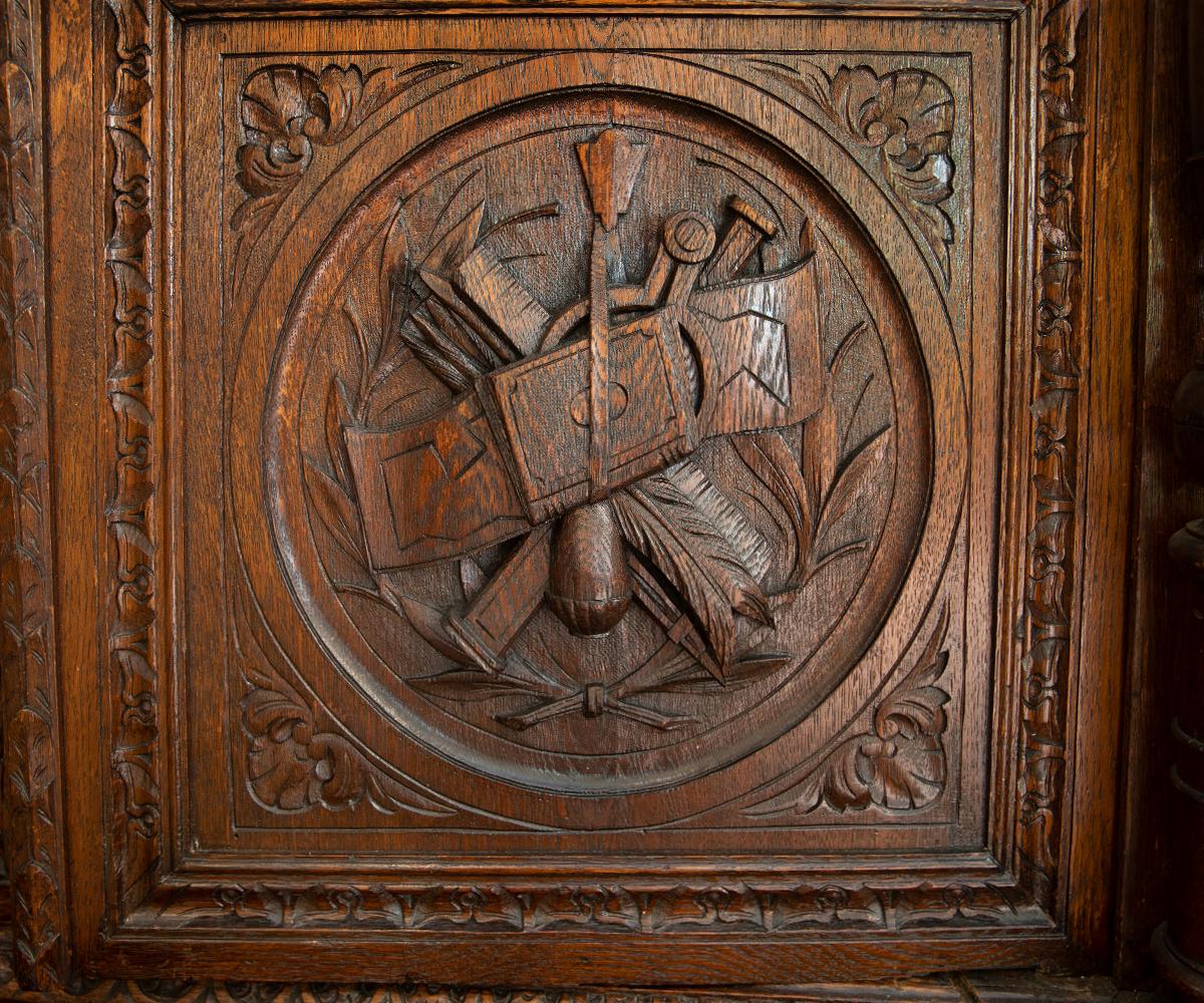 Antique Hand Carved French Oak Two Doors Bookcase In Good Condition For Sale In Laguna Beach, CA