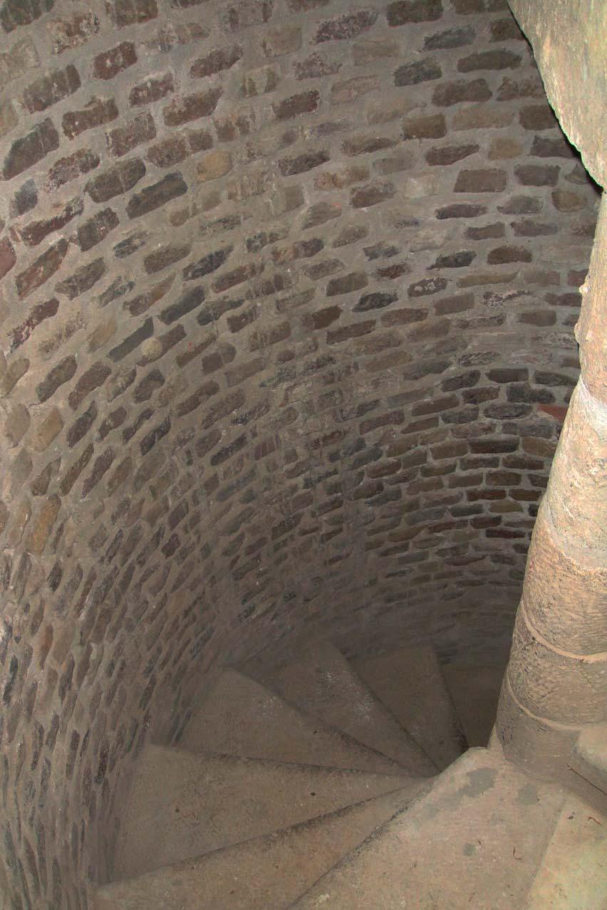 Antique French, scala a chiocciola in pietra arenaria intagliata a mano, composta da 16 pezzi in vendita 3