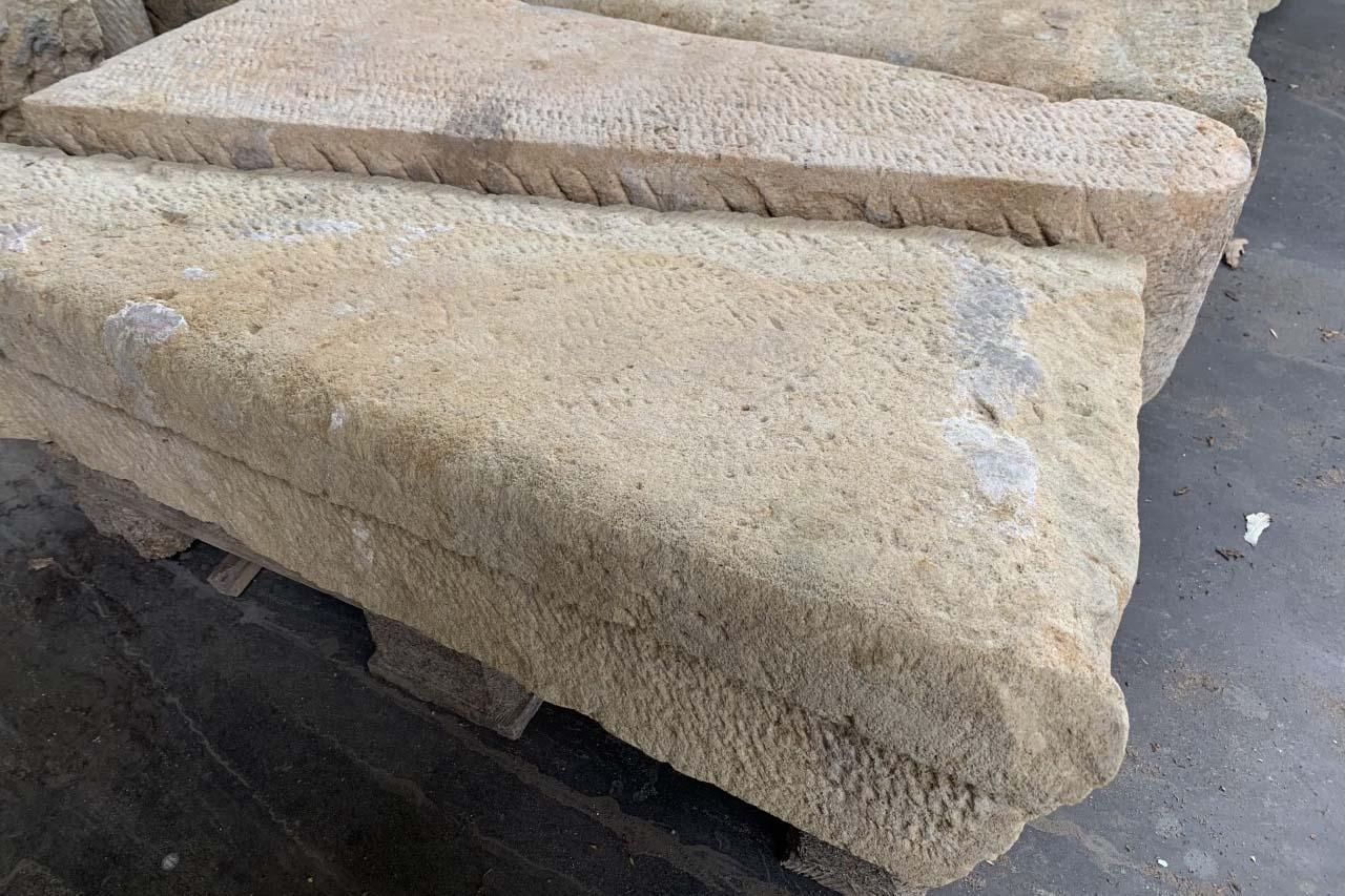 Antique French, scala a chiocciola in pietra arenaria intagliata a mano, composta da 16 pezzi in vendita 1