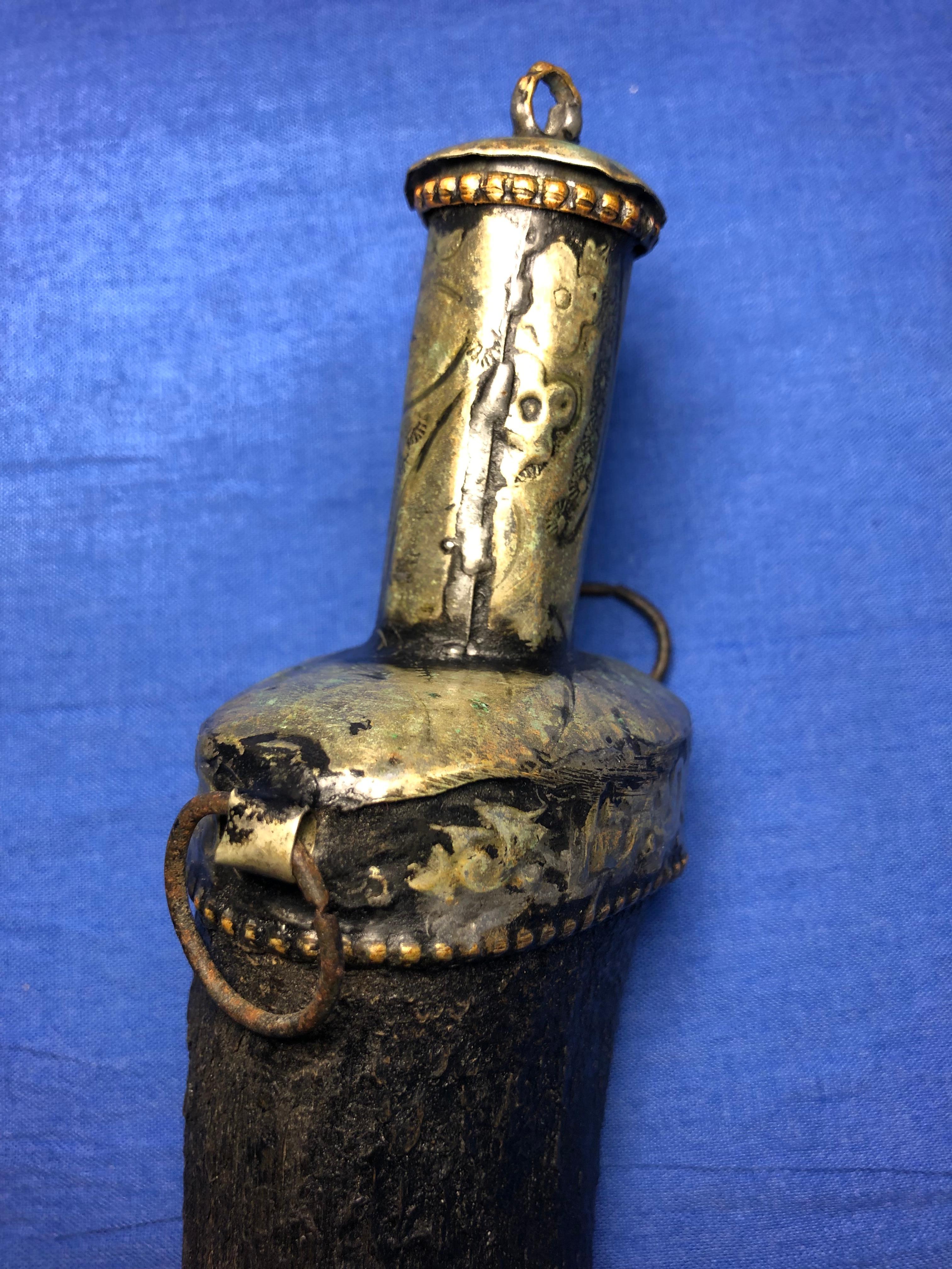 Late 1800s Antique Moroccan Powder Flask - Hand-Carved Gazelle Horn & Silver For Sale 1