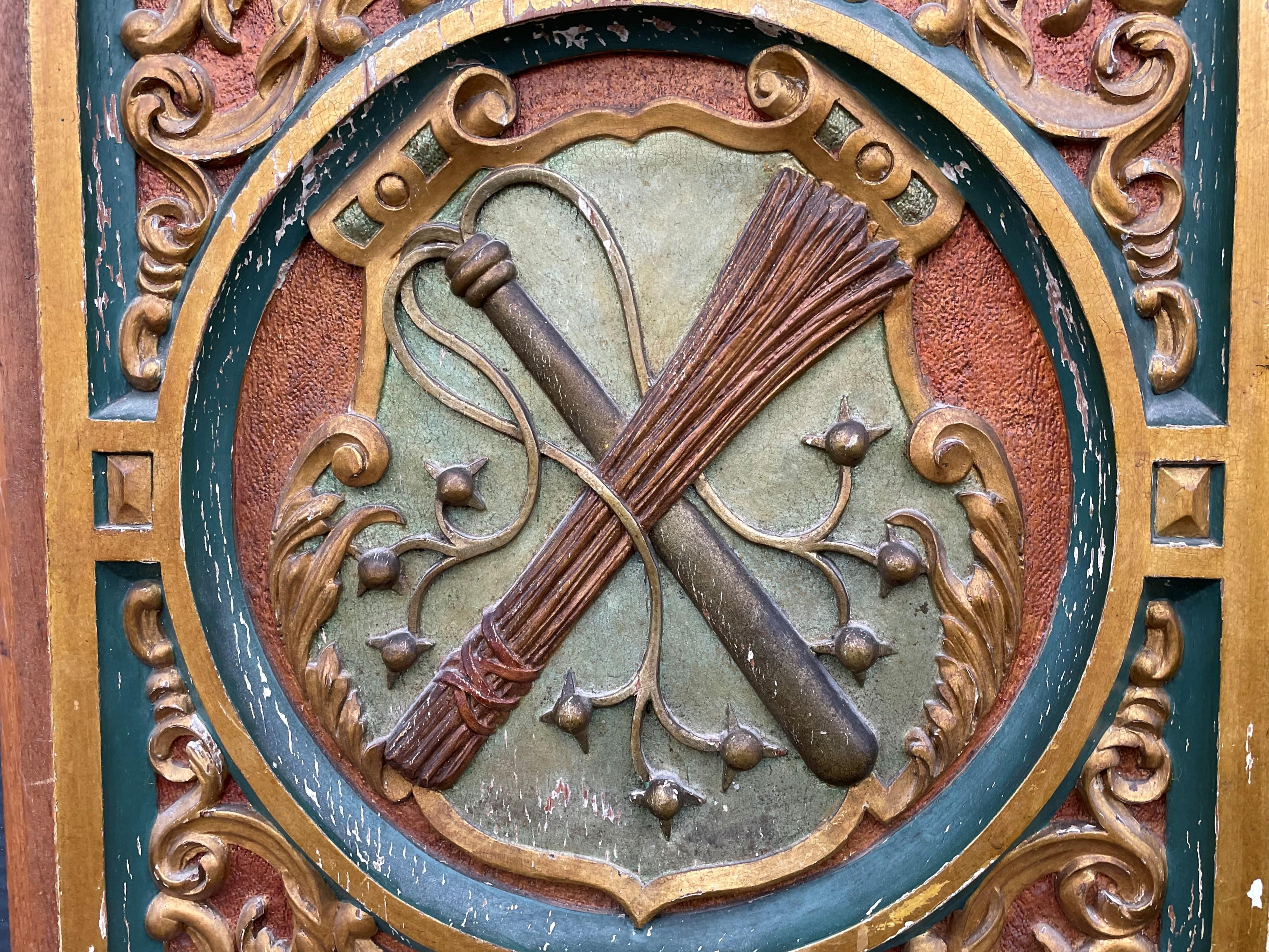Antike, handgeschnitzte, vergoldete und bemalte Paneele aus massiver Eiche mit Arma Christi-Symbolen im Zustand „Gut“ im Angebot in Lisse, NL