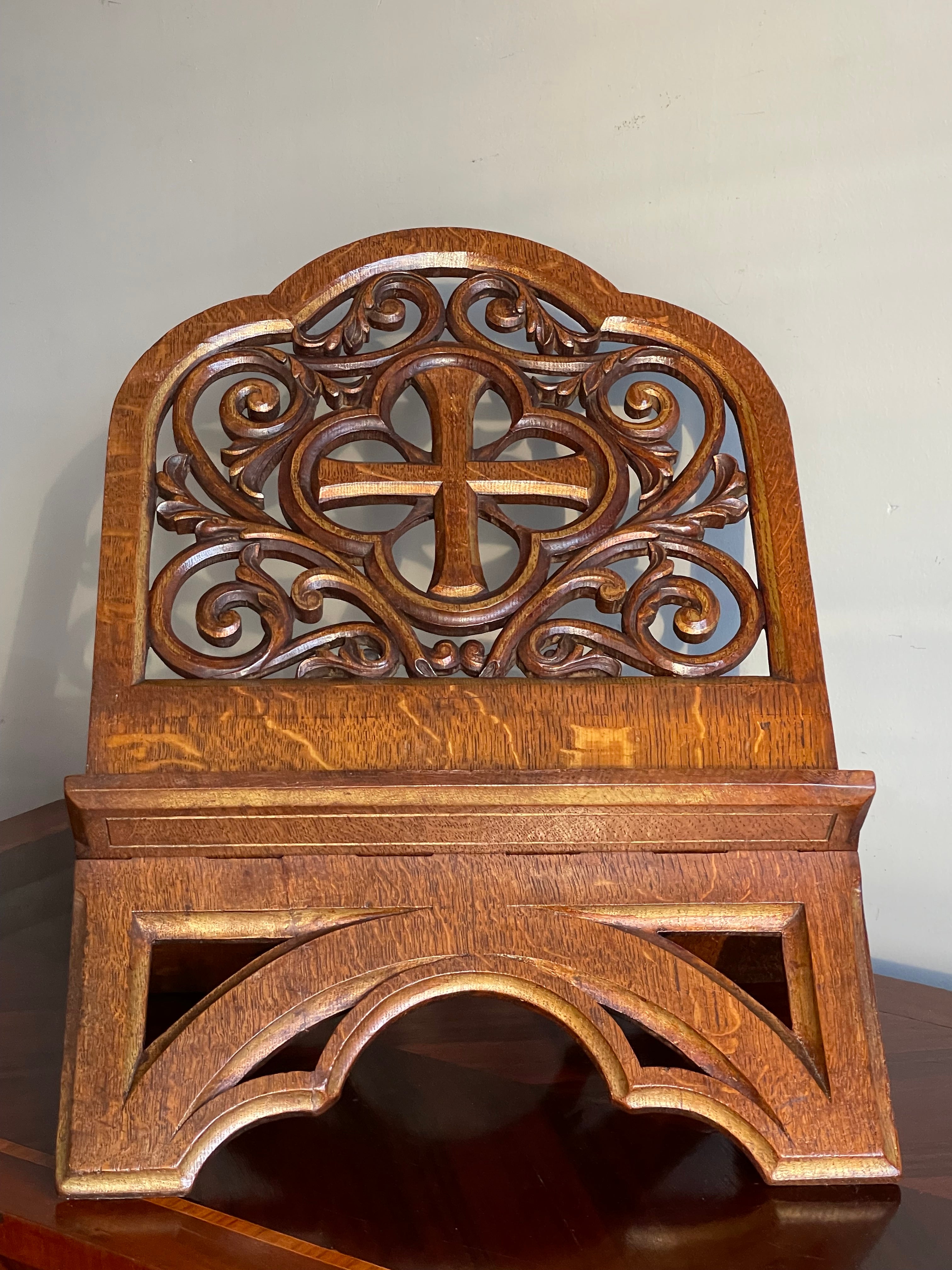 One of a kind and foldable, Gothic church book stand of superb quality and condition.

This beautifully hand carved, antique Gothic bible stand dates from circa 1890-1910 and it is entirely made of solid oak. This unique church relic is in superb