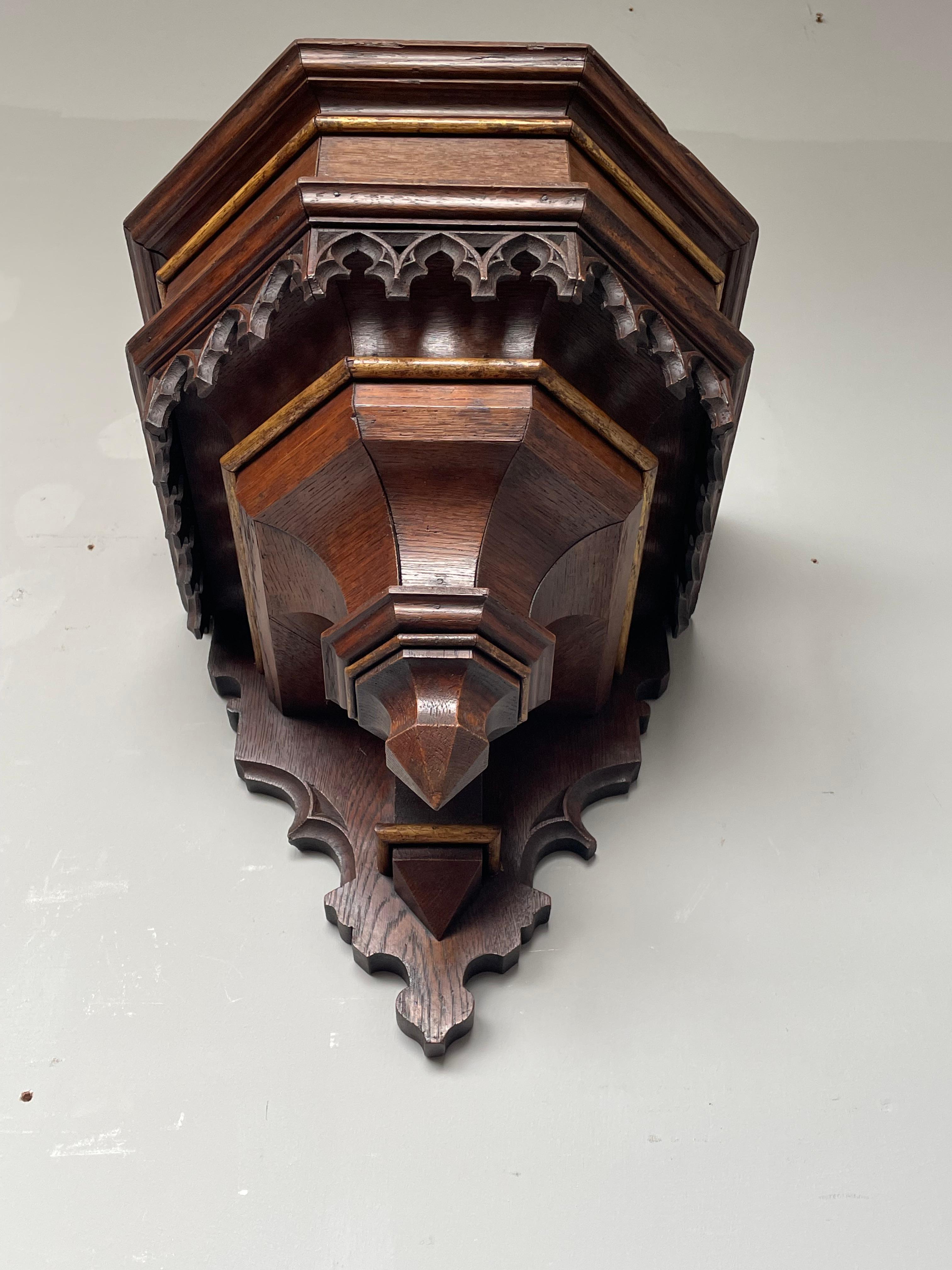 Antiguo Soporte de Pared, Estante / Ménsula de Roble Tallado a Mano y Dorado del Renacimiento Gótico 1800s Europeo