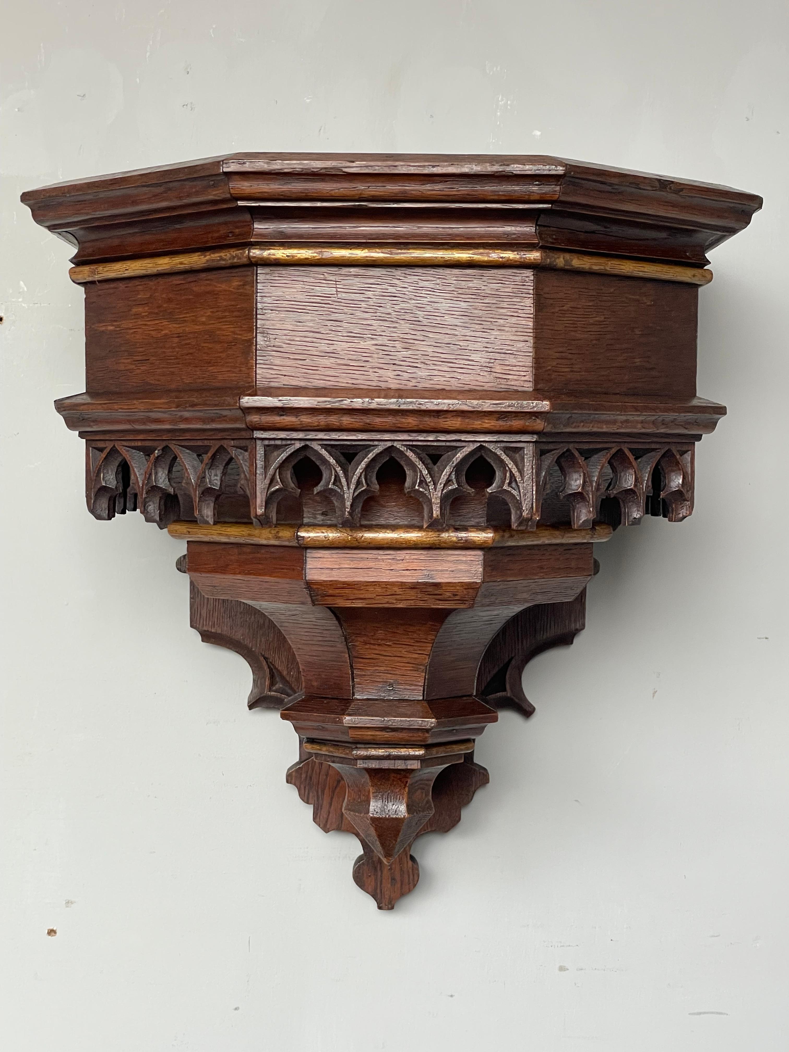 Antiguo Soporte de Pared, Estante / Ménsula de Roble Tallado a Mano y Dorado del Renacimiento Gótico 1800s Patinado