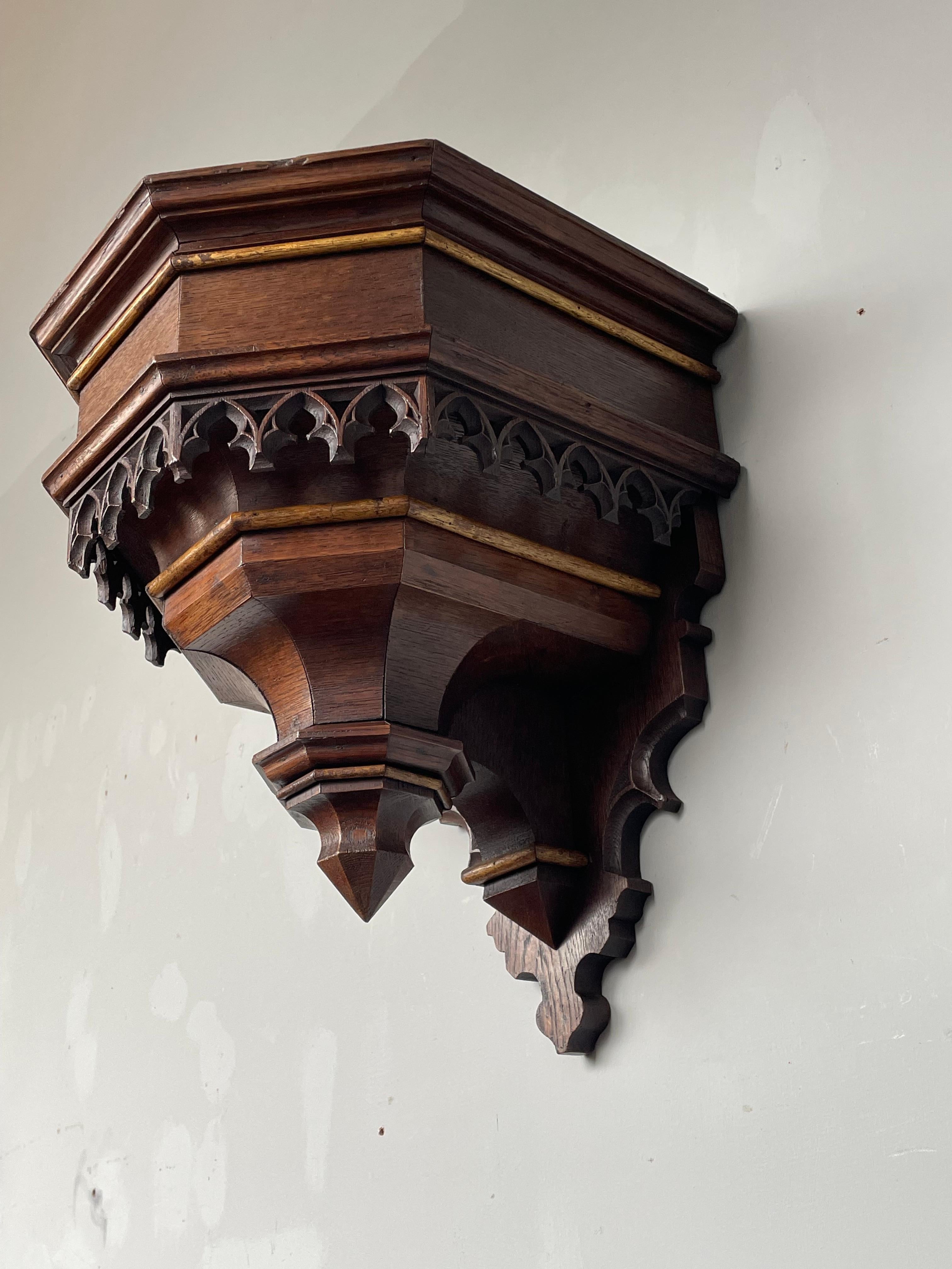 Antiguo Soporte de Pared, Estante / Ménsula de Roble Tallado a Mano y Dorado del Renacimiento Gótico 1800s en Bueno Estado en Lisse, NL